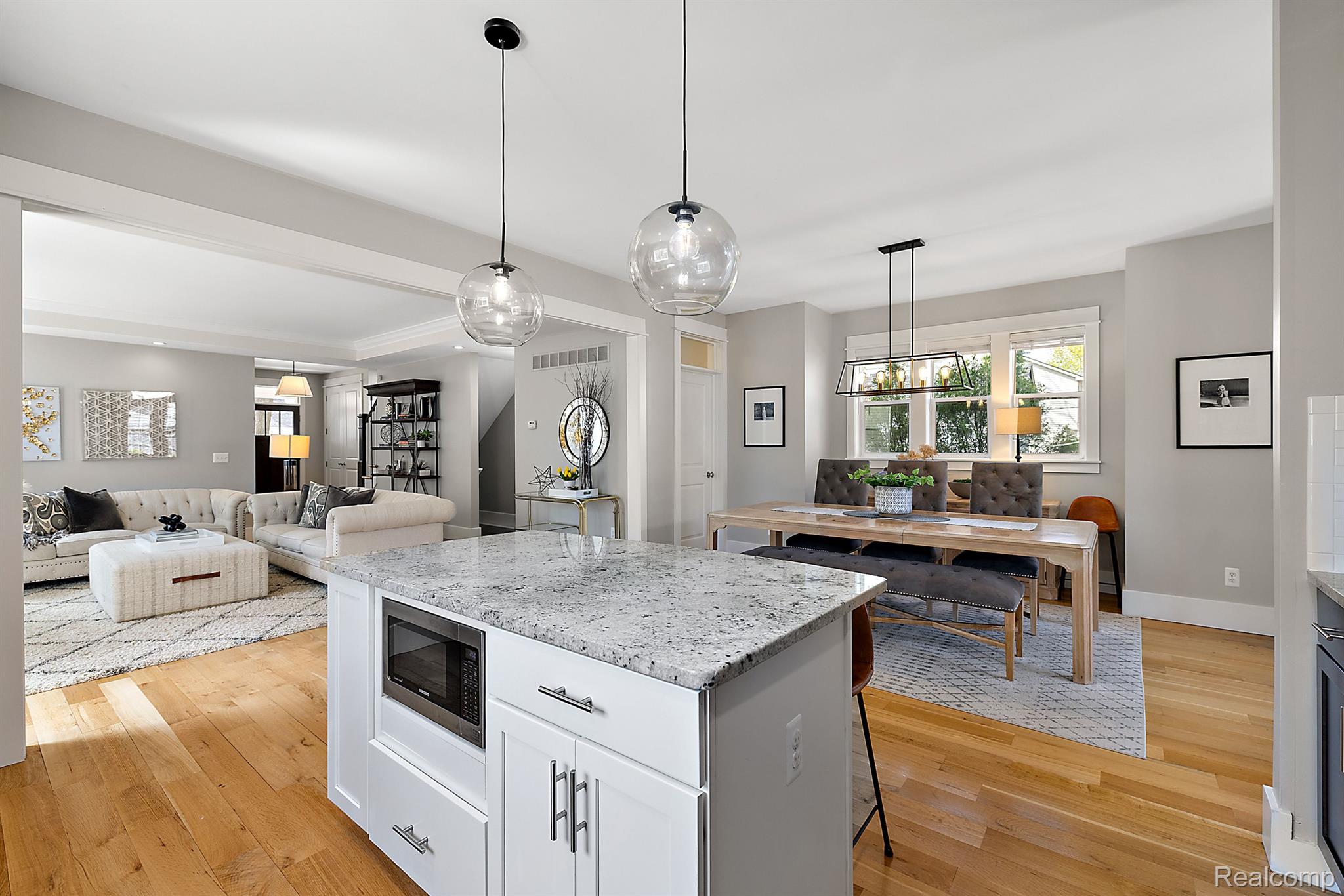 406 N ALTADENA Avenue