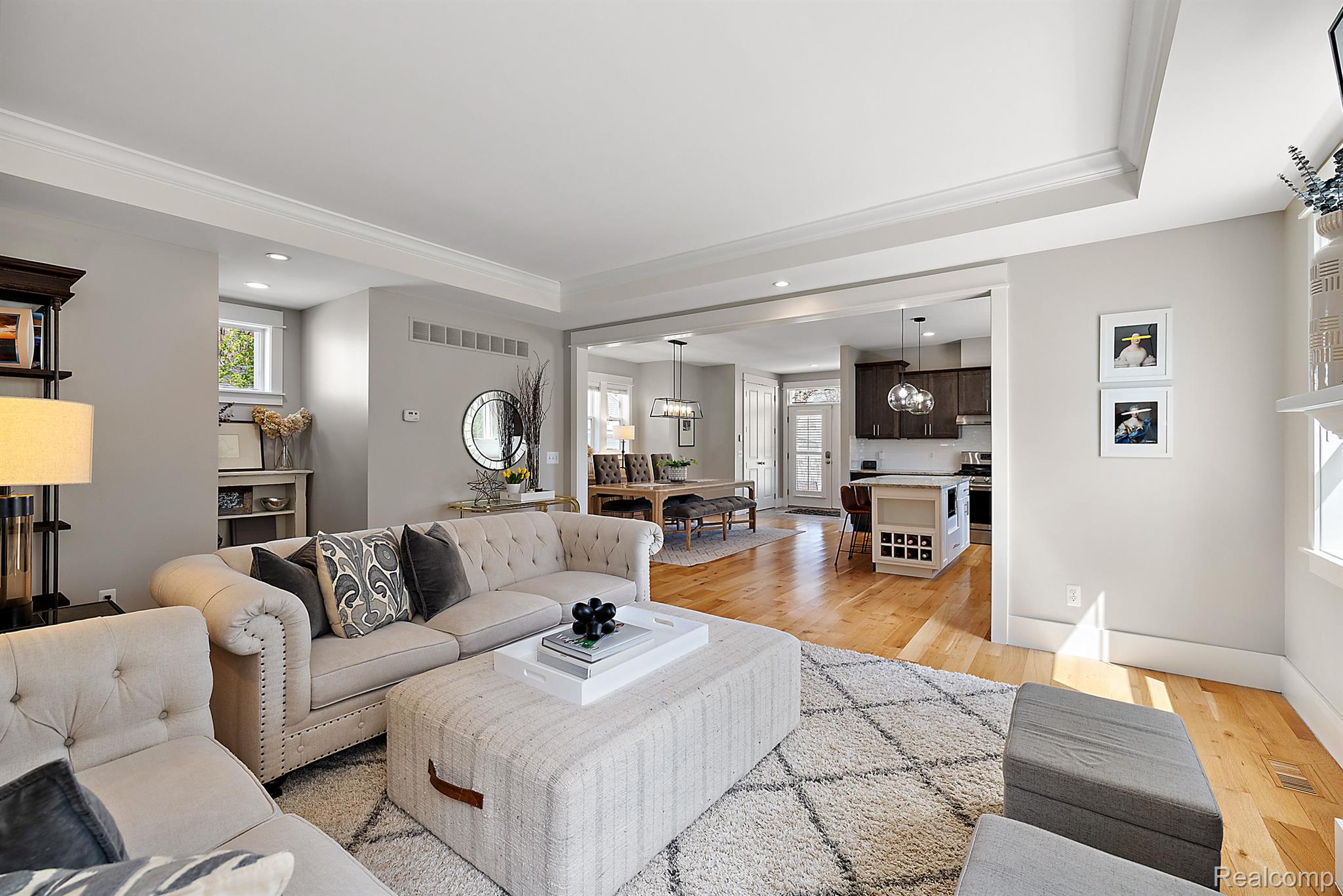 406 N ALTADENA Avenue