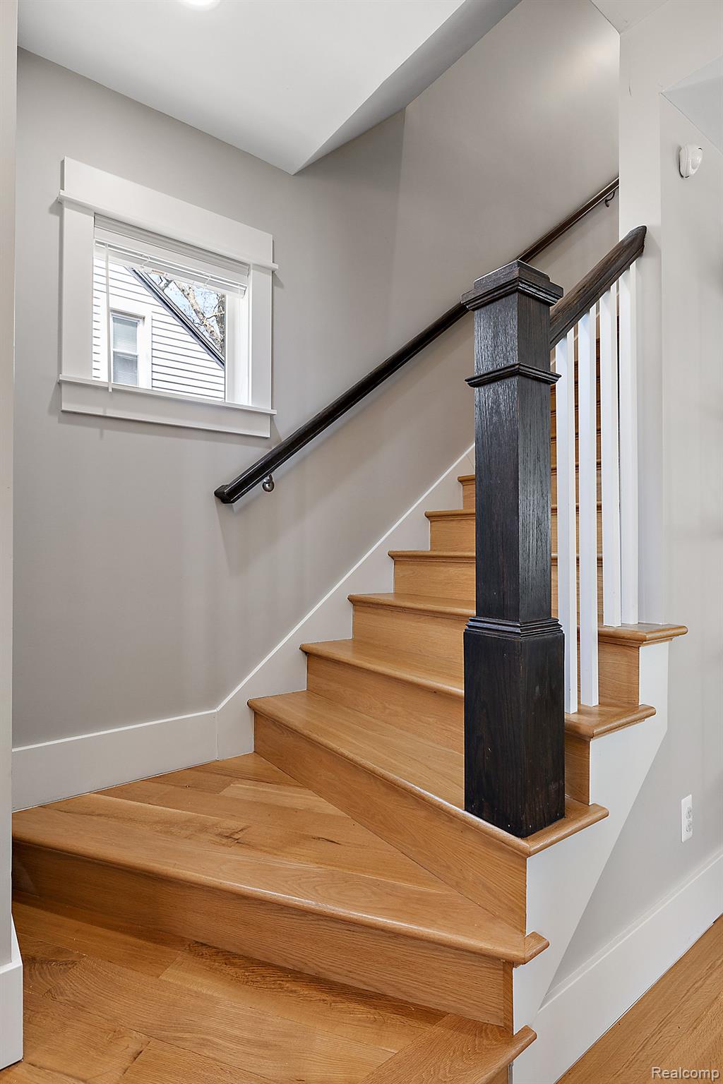 406 N ALTADENA Avenue