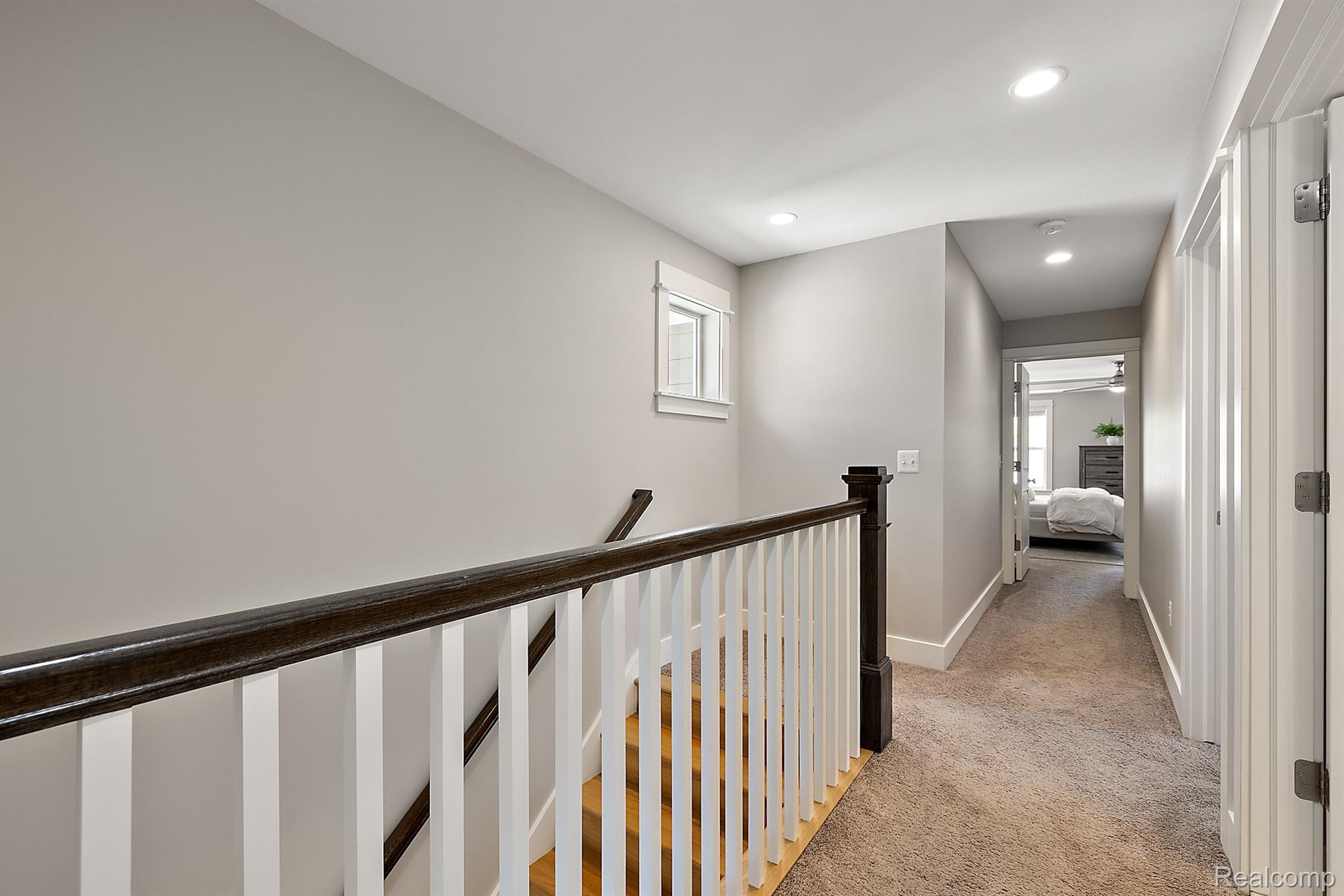 406 N ALTADENA Avenue