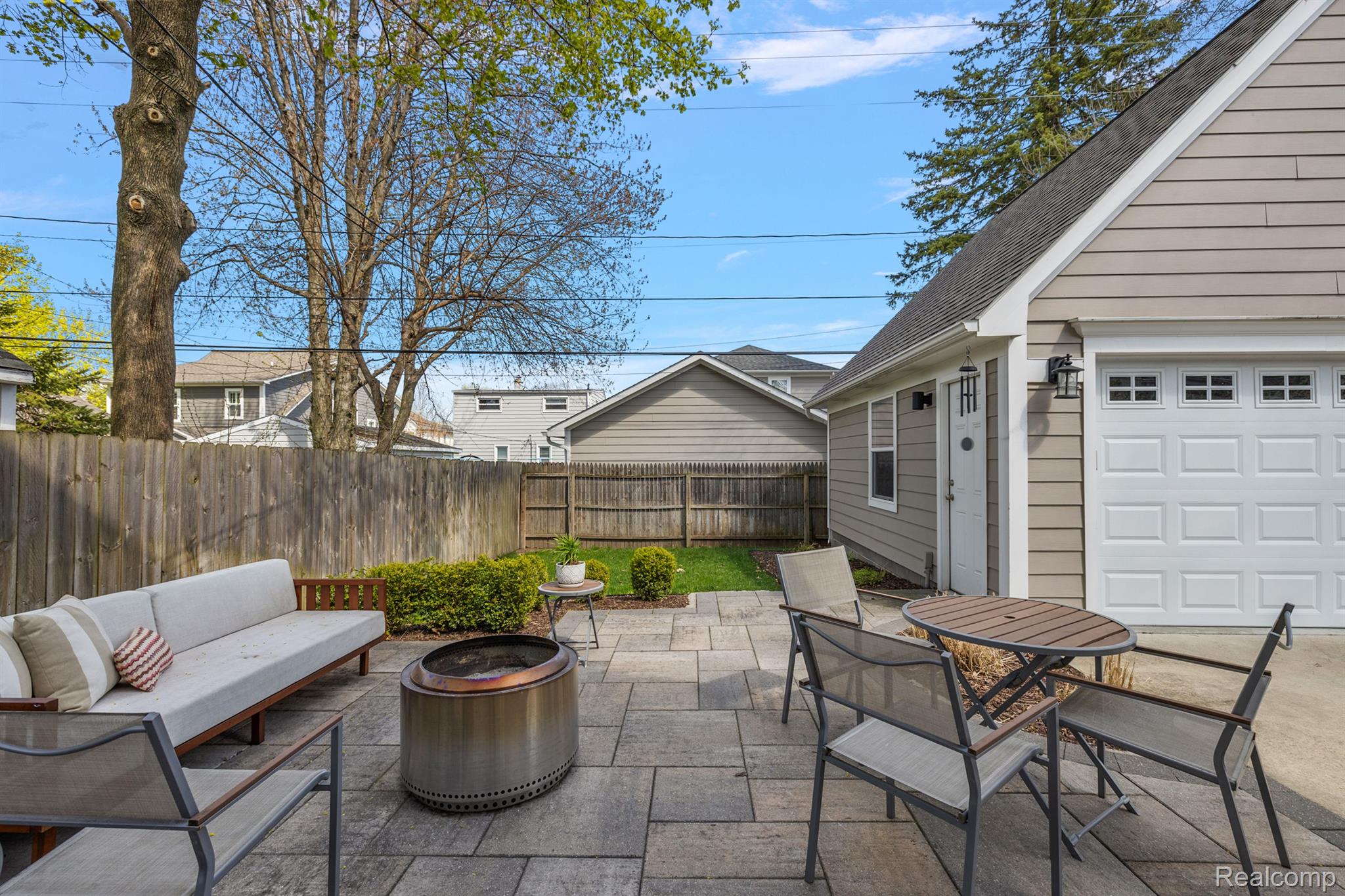 406 N ALTADENA Avenue