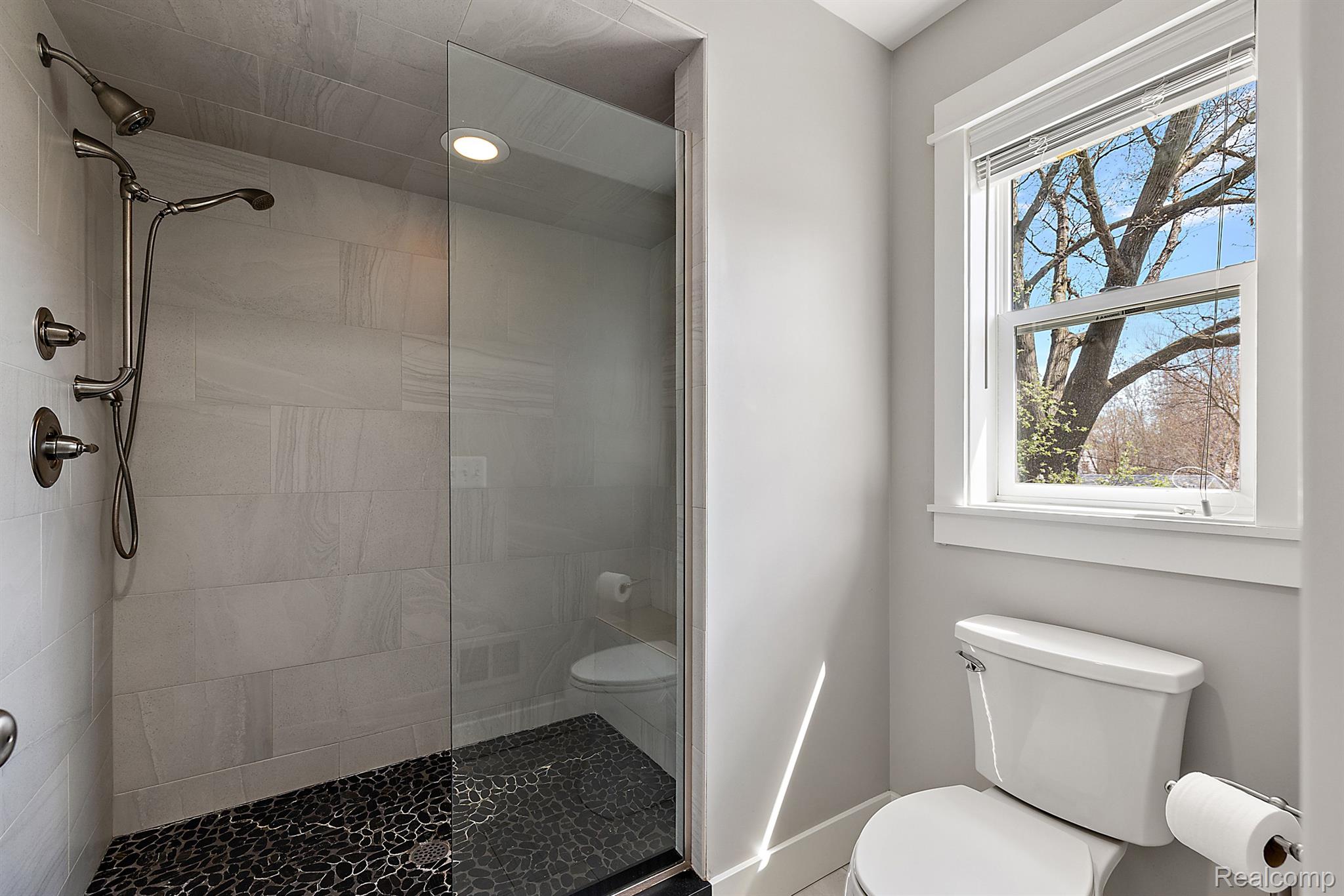 406 N ALTADENA Avenue