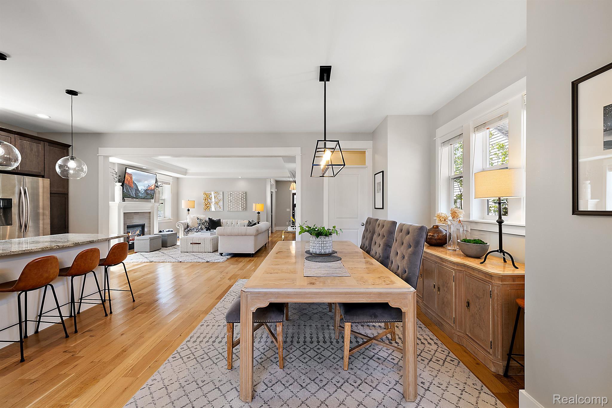 406 N ALTADENA Avenue