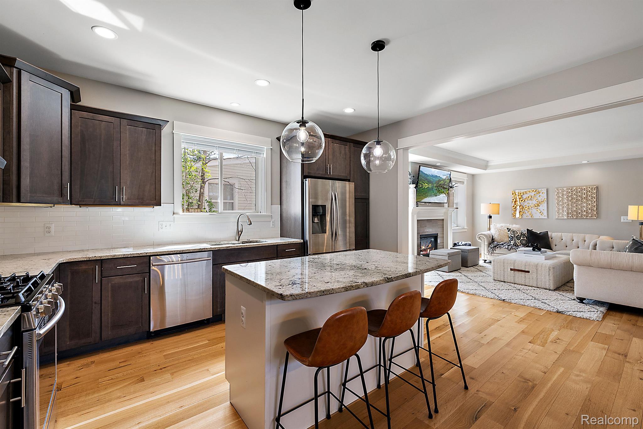 406 N ALTADENA Avenue