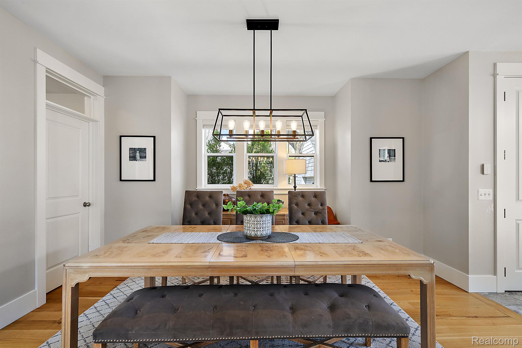 406 N ALTADENA Avenue