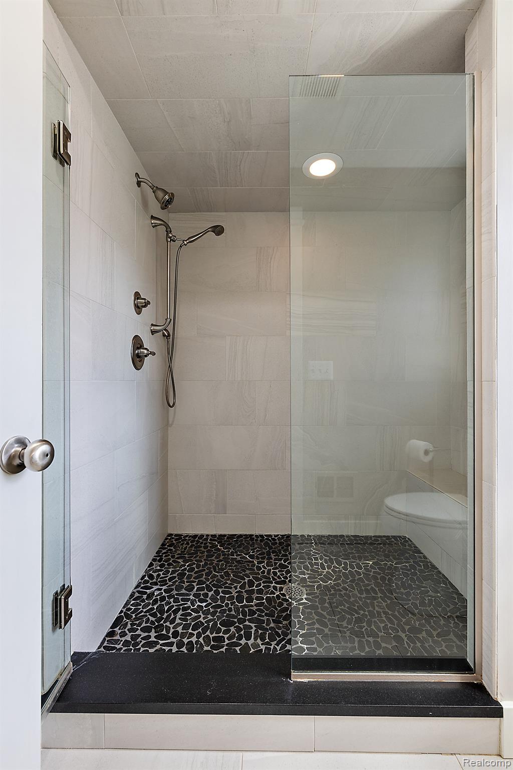 406 N ALTADENA Avenue