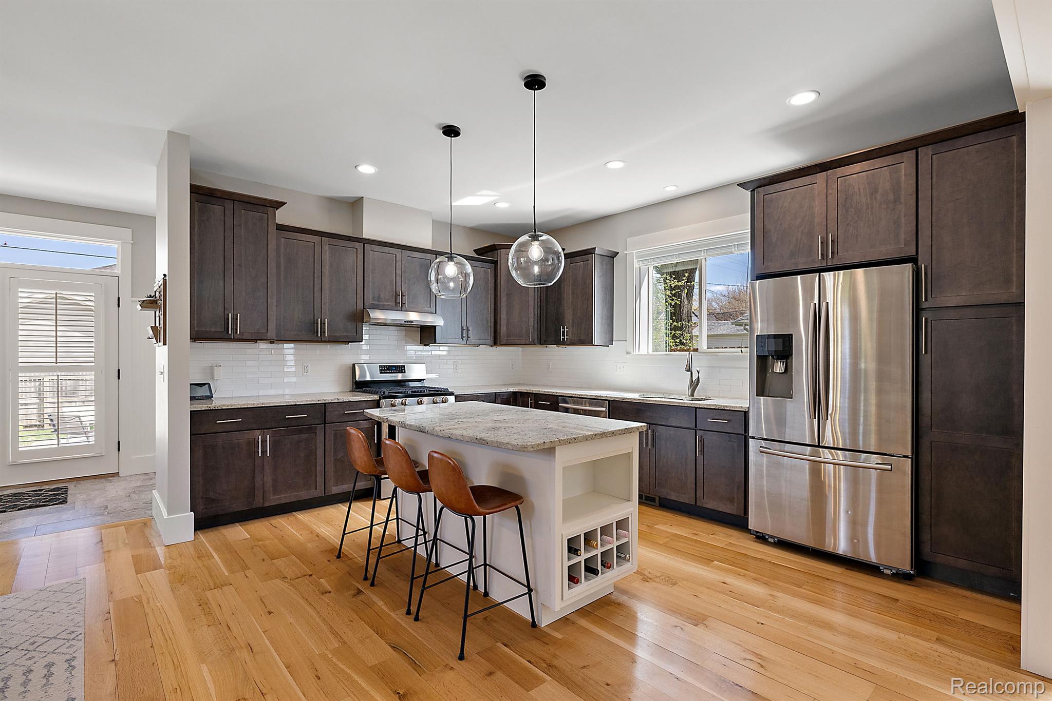 406 N ALTADENA Avenue