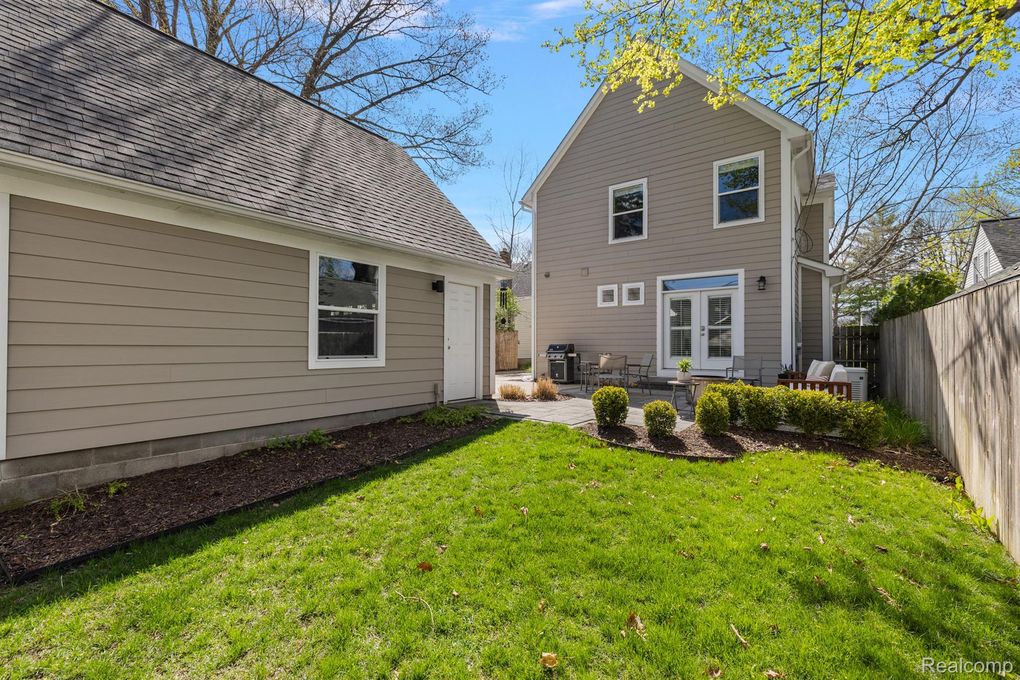 406 N ALTADENA Avenue