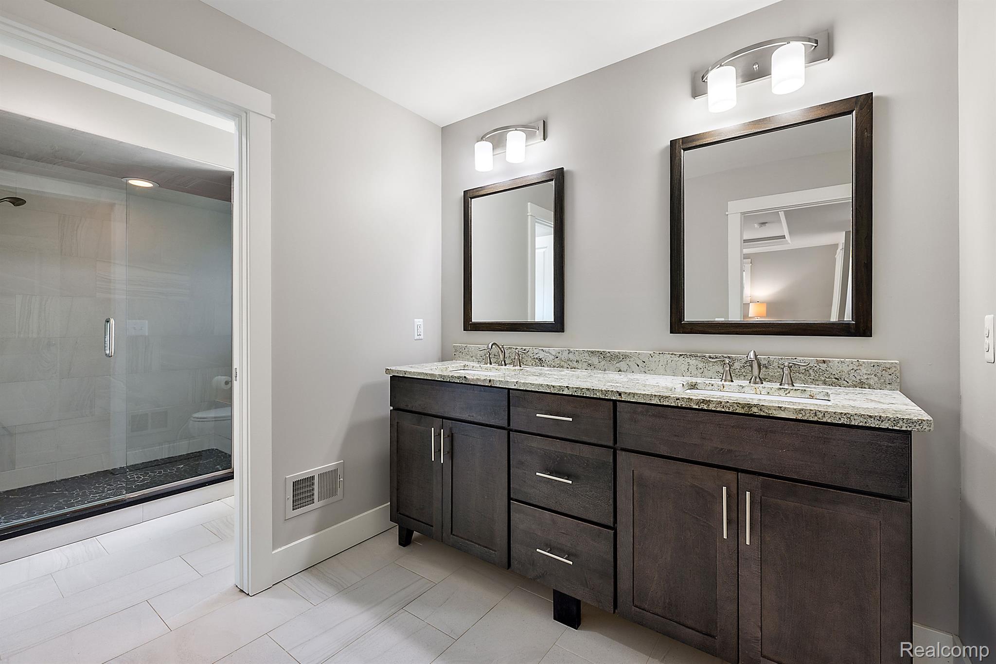 406 N ALTADENA Avenue