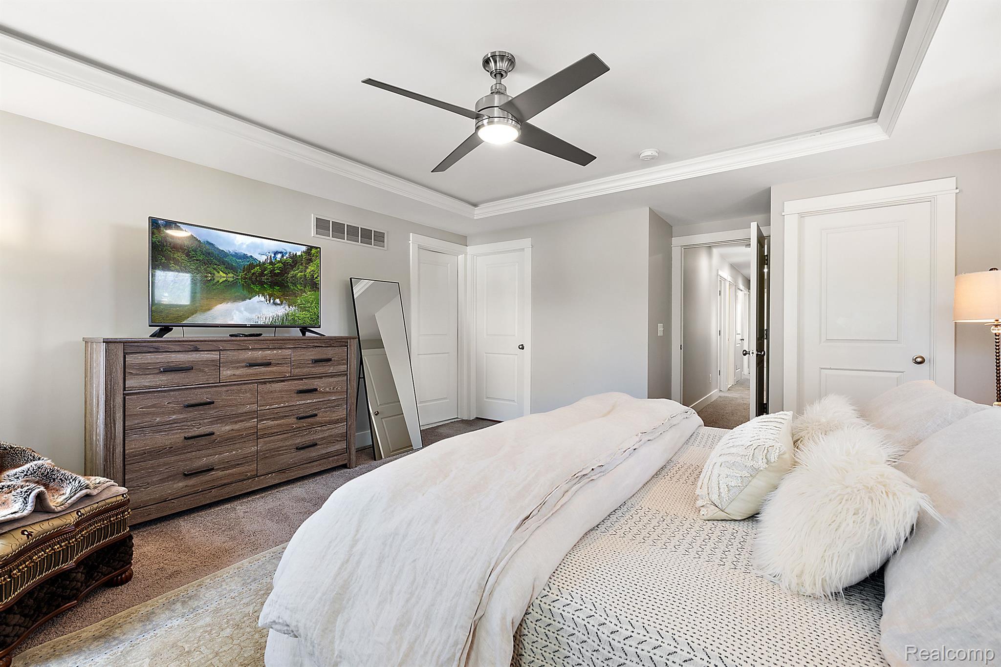 406 N ALTADENA Avenue