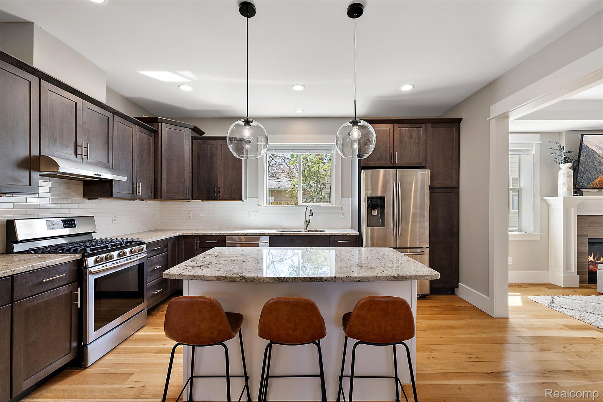 406 N ALTADENA Avenue