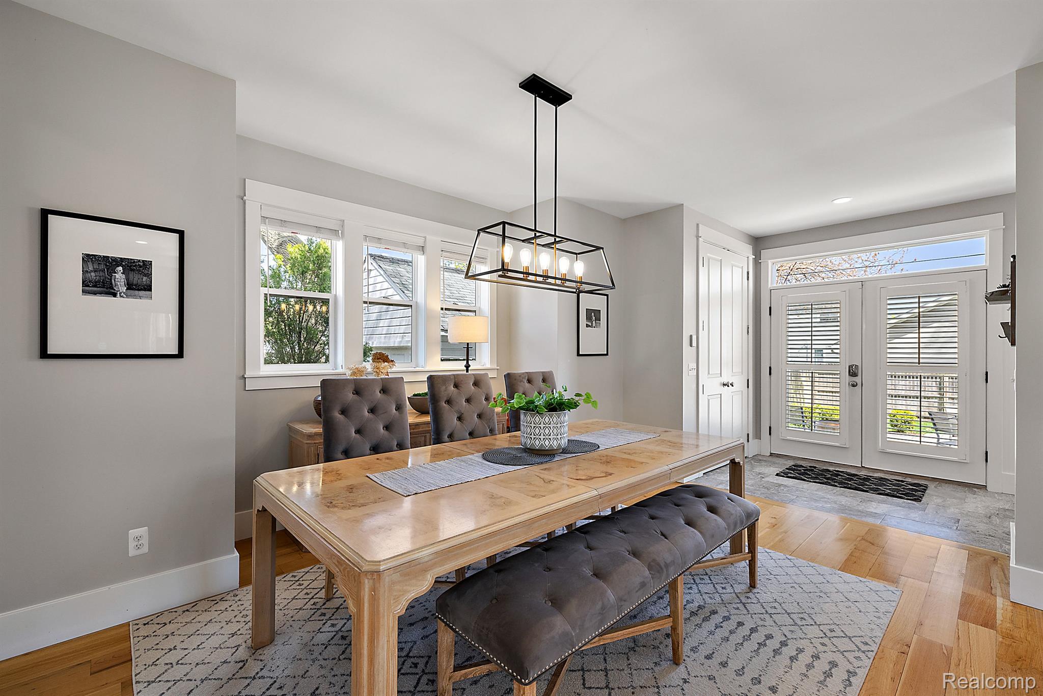 406 N ALTADENA Avenue