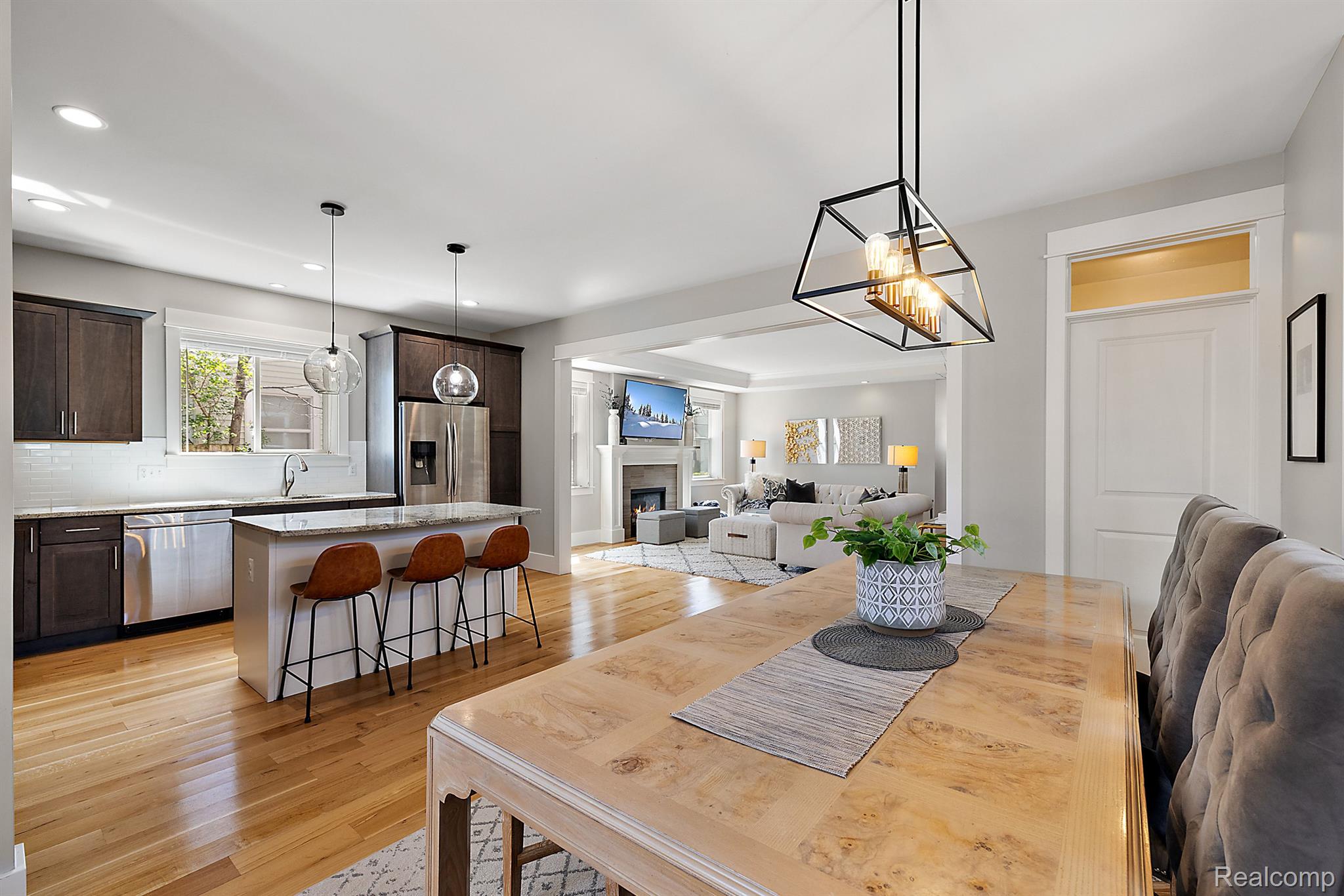 406 N ALTADENA Avenue