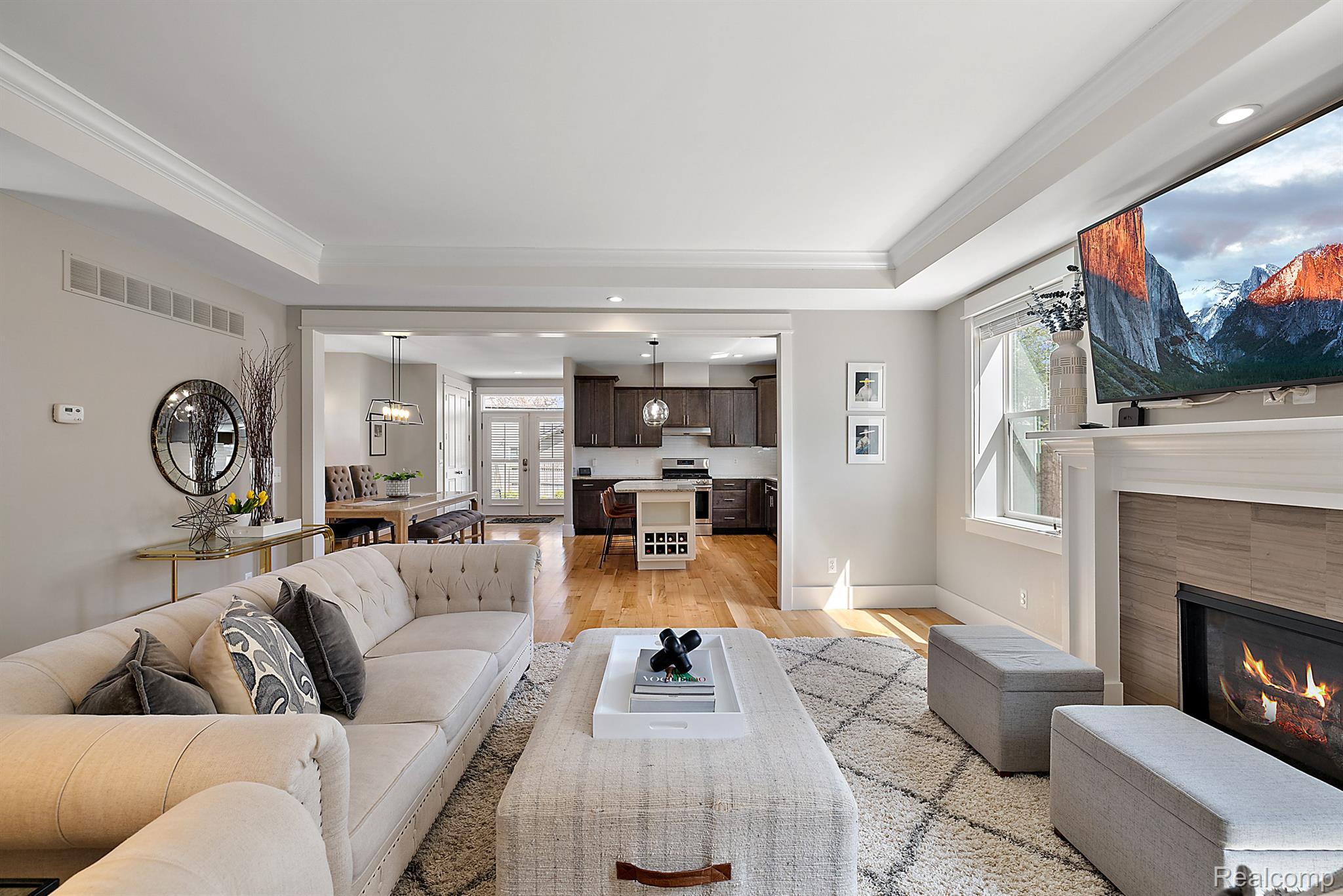 406 N ALTADENA Avenue