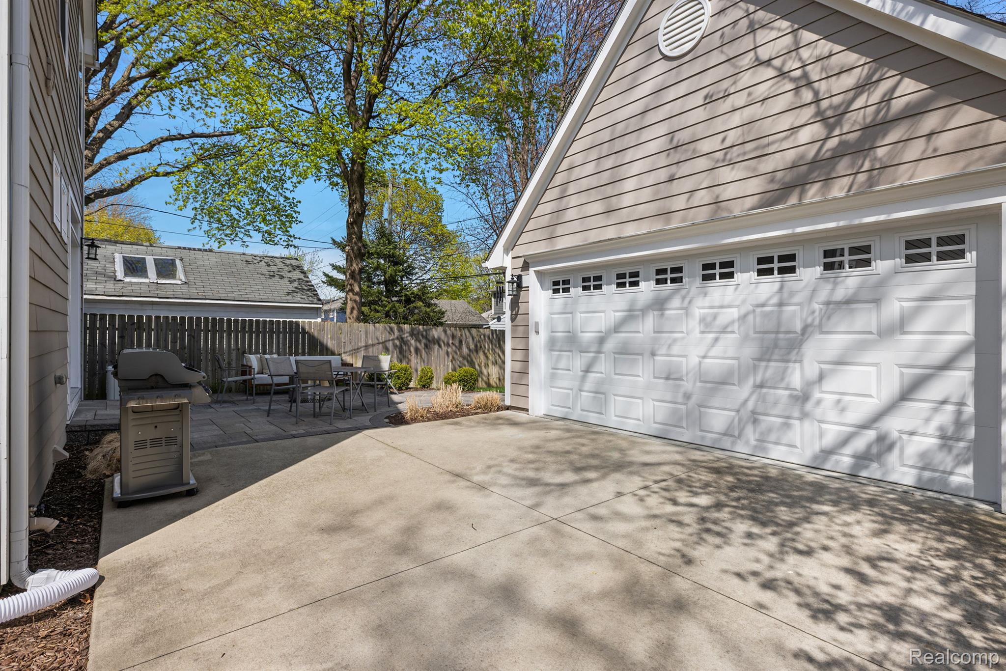 406 N ALTADENA Avenue