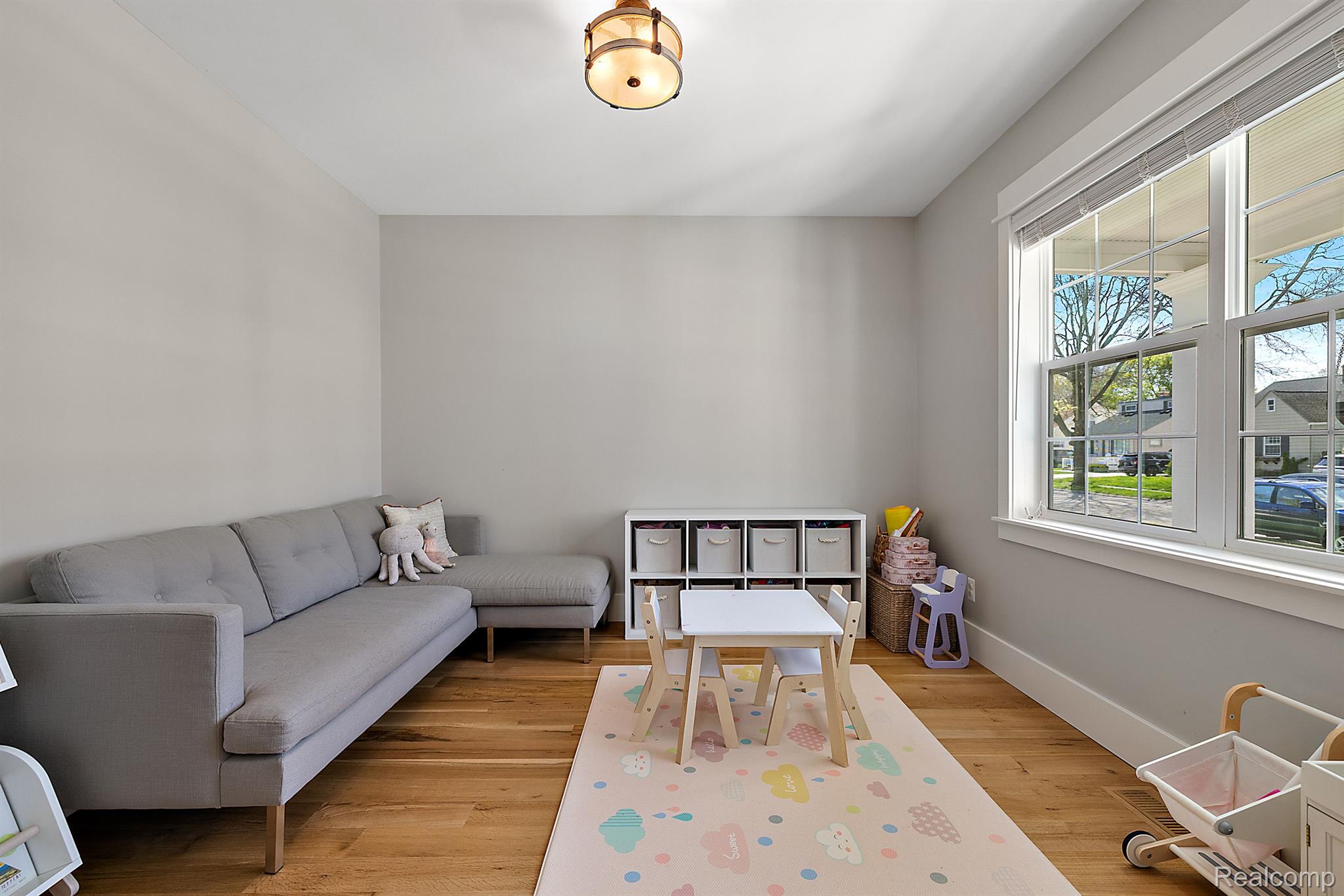 406 N ALTADENA Avenue