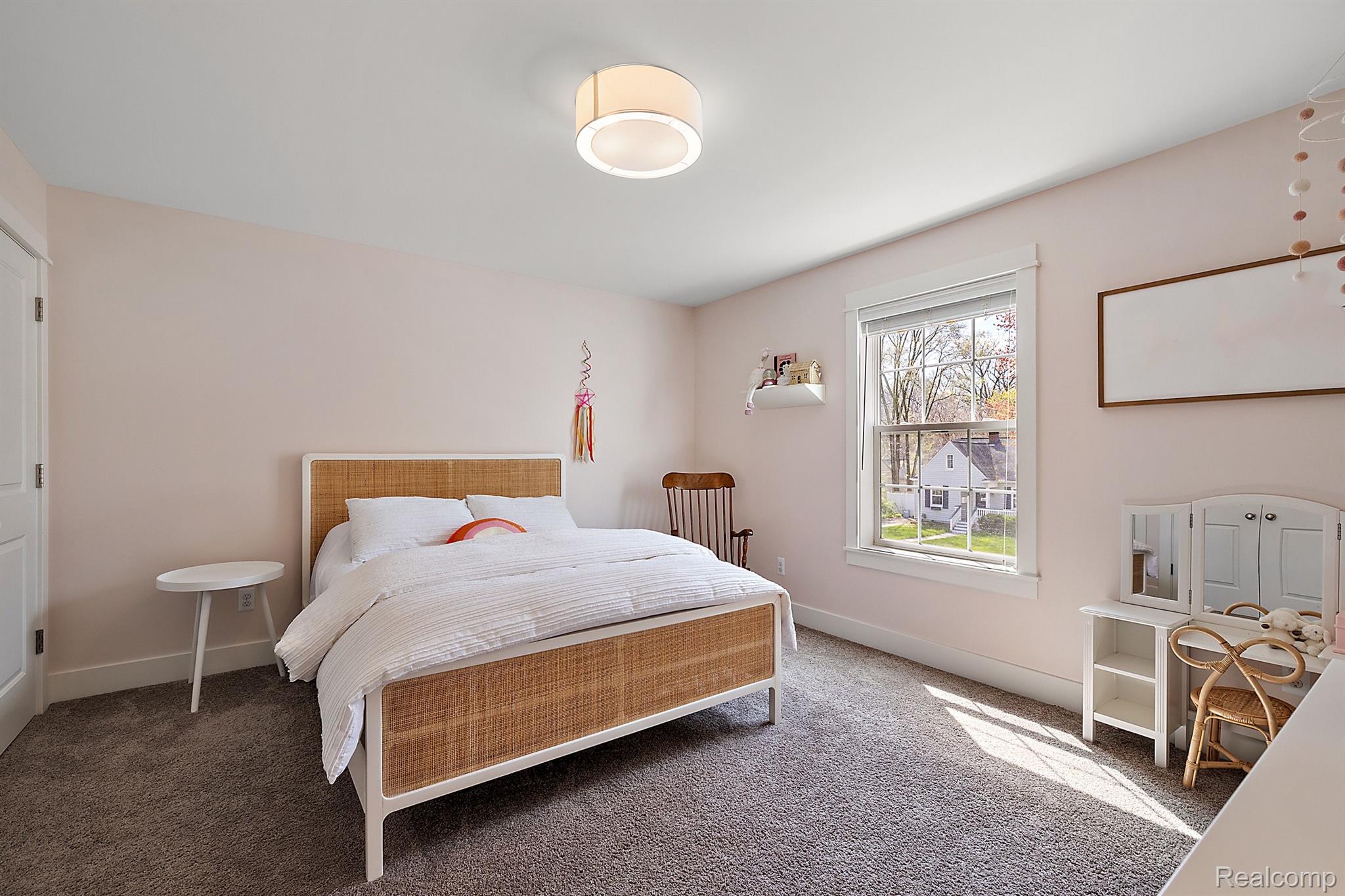 406 N ALTADENA Avenue