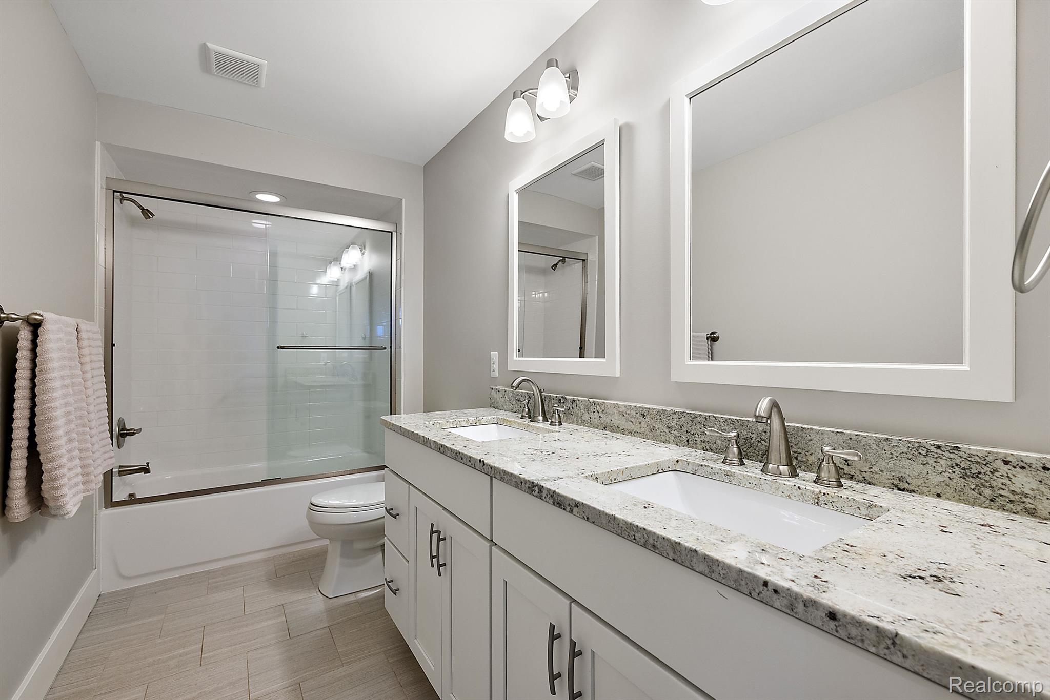 406 N ALTADENA Avenue