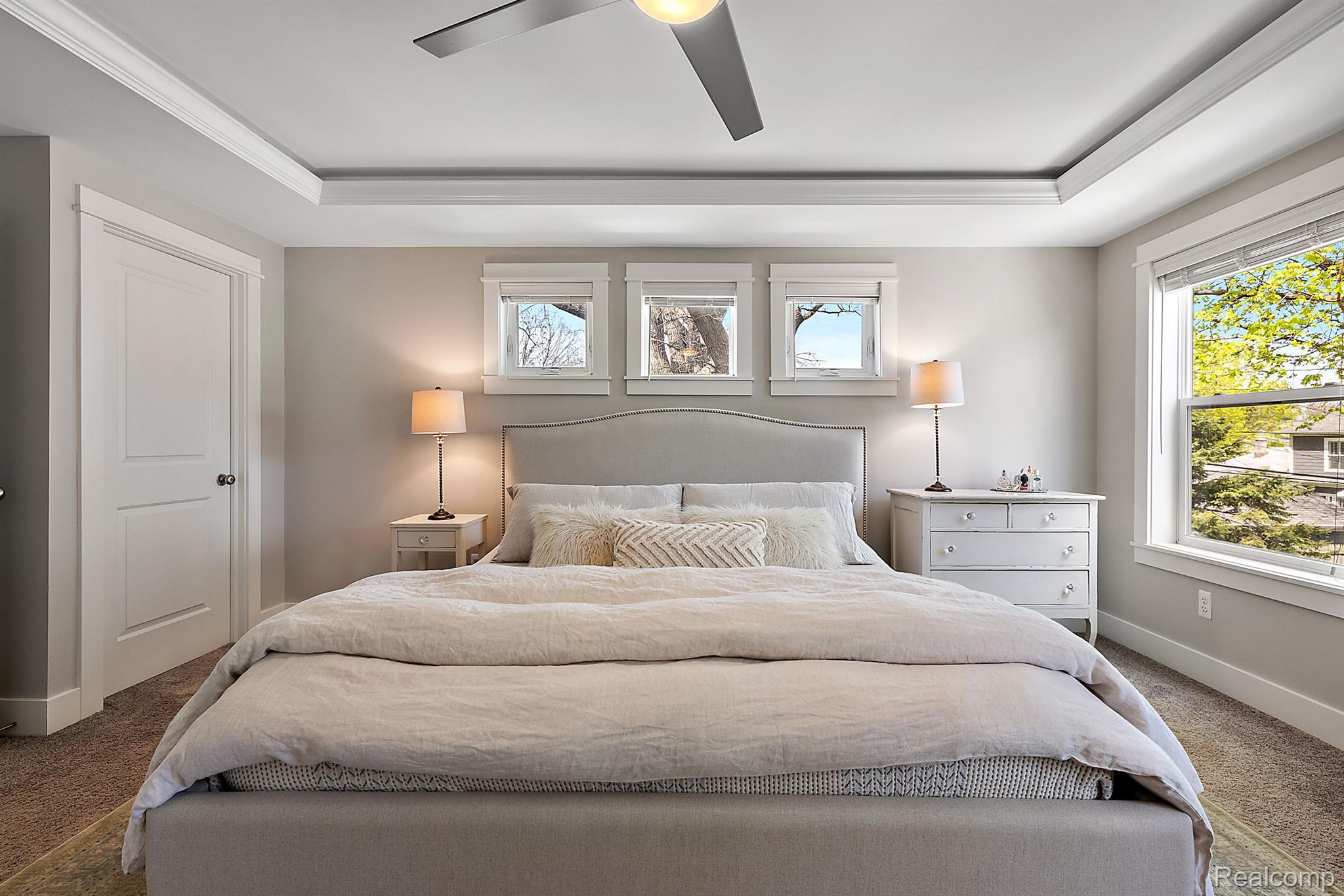 406 N ALTADENA Avenue