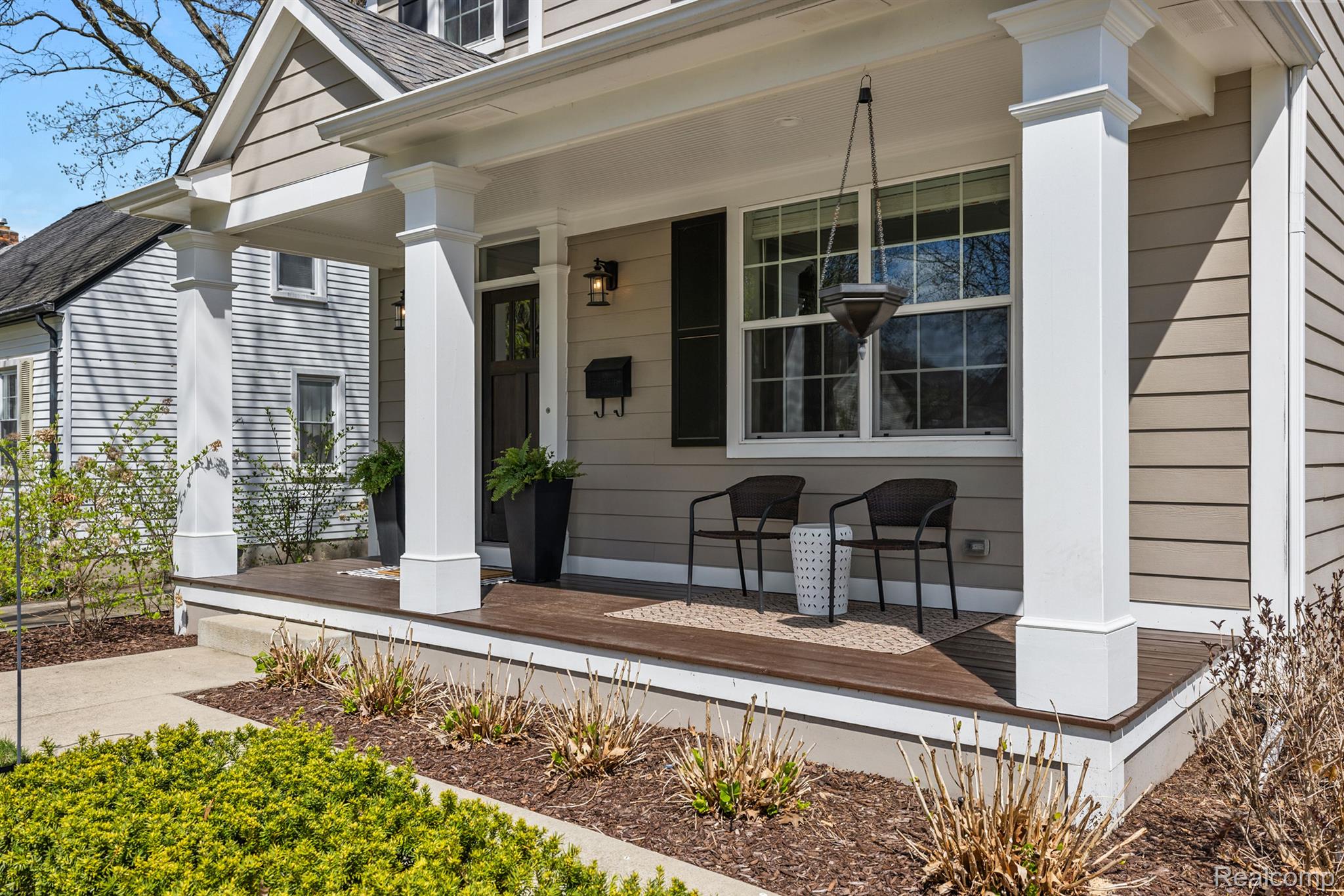 406 N ALTADENA Avenue