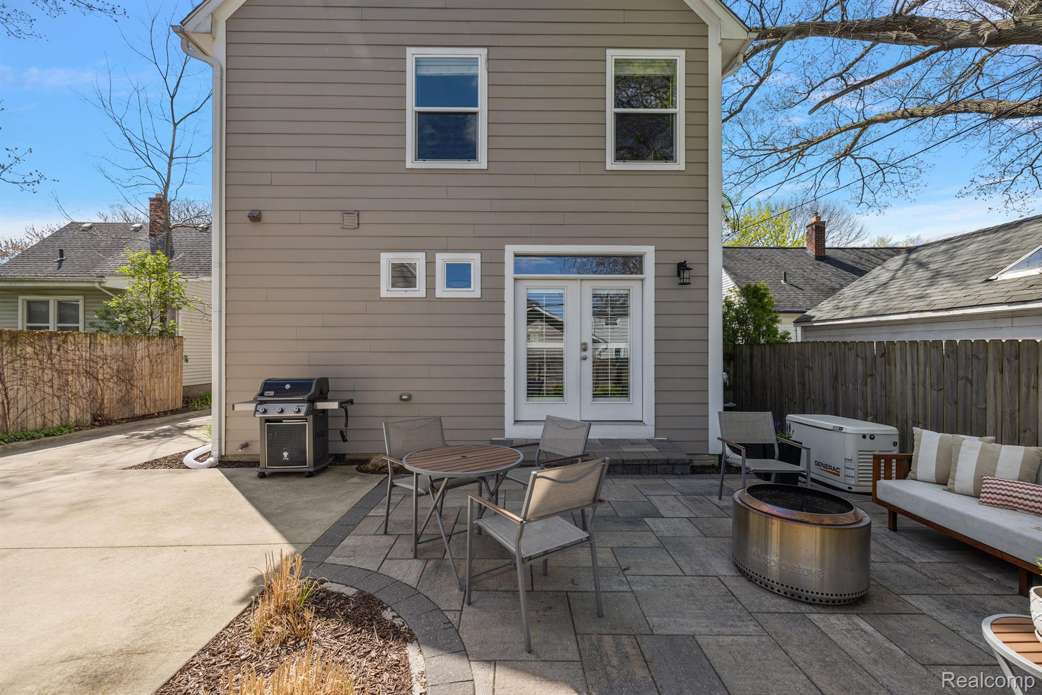 406 N ALTADENA Avenue