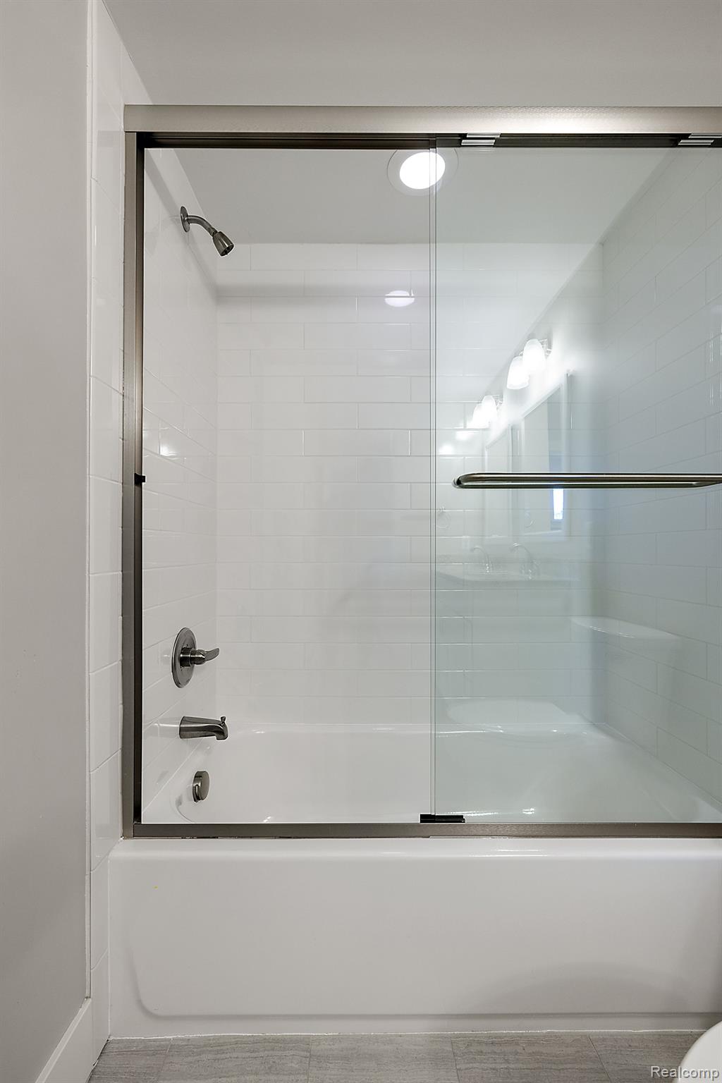 406 N ALTADENA Avenue