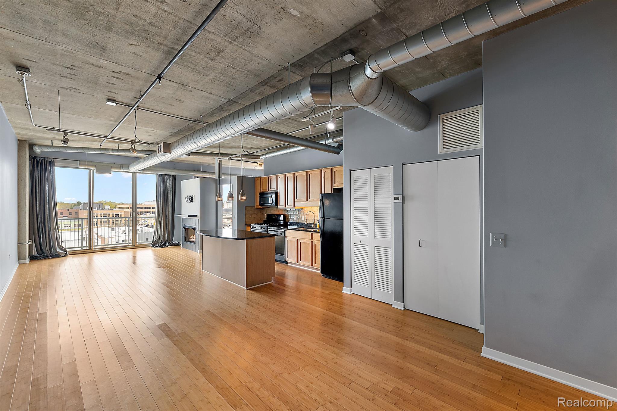 100 W 5TH Street 606