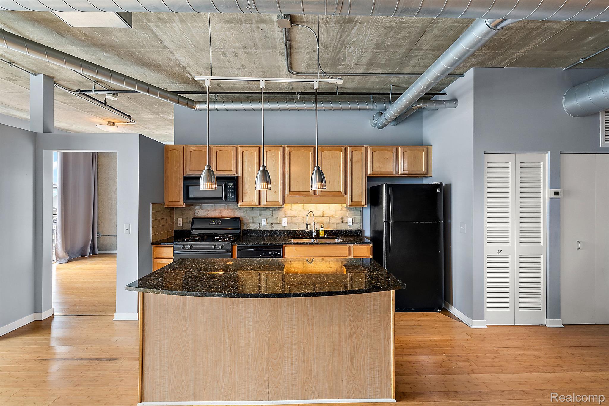 100 W 5TH Street 606