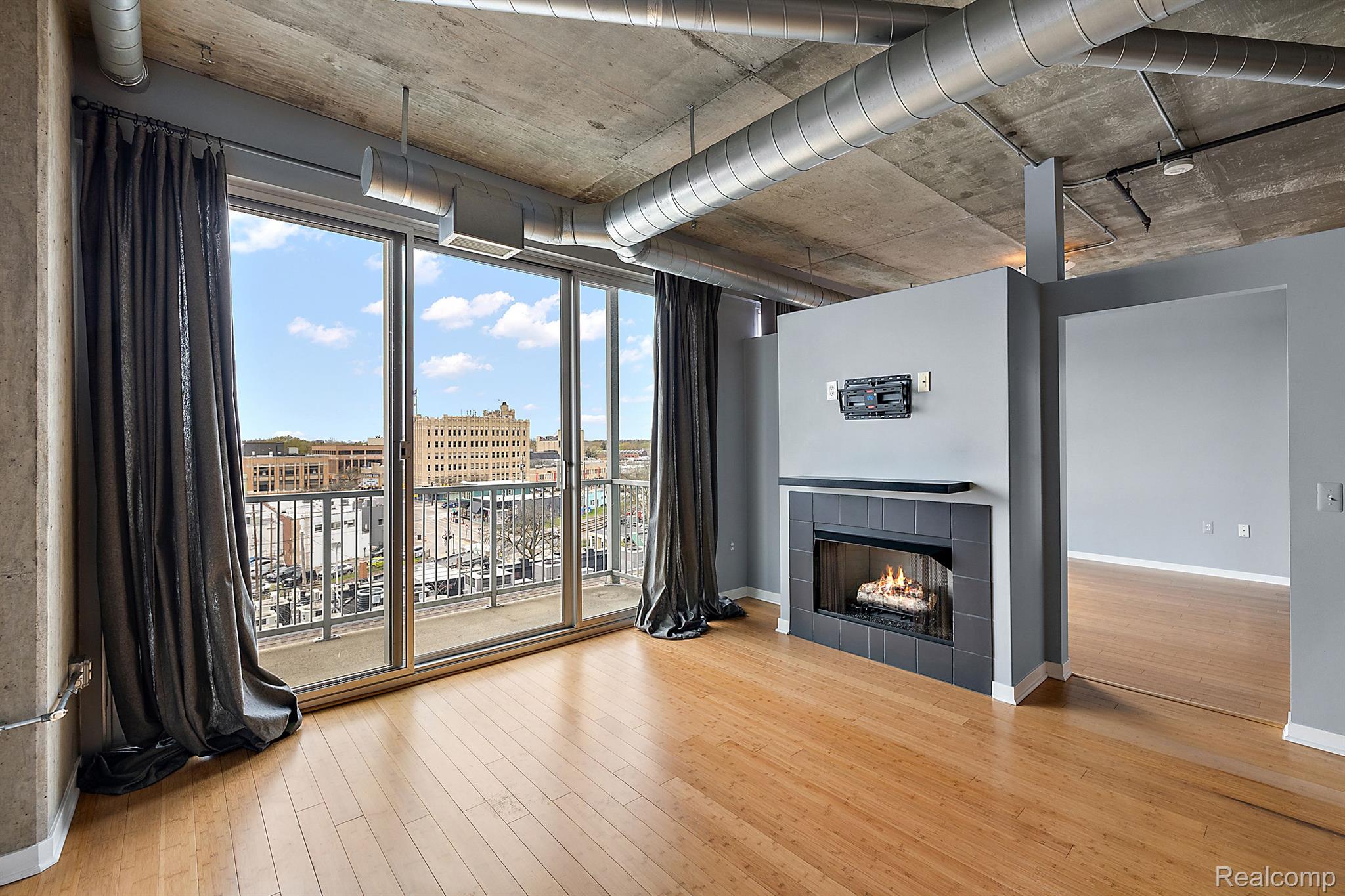 100 W 5TH Street 606