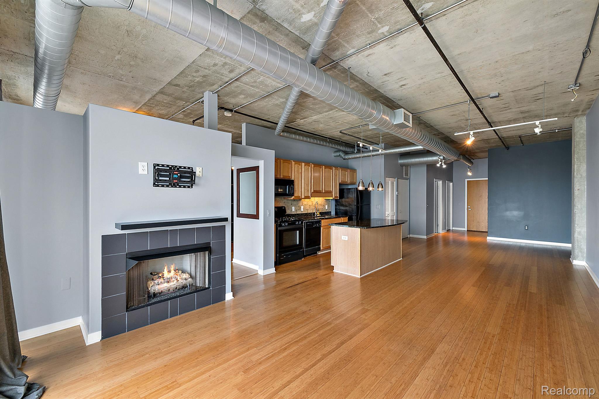 100 W 5TH Street 606