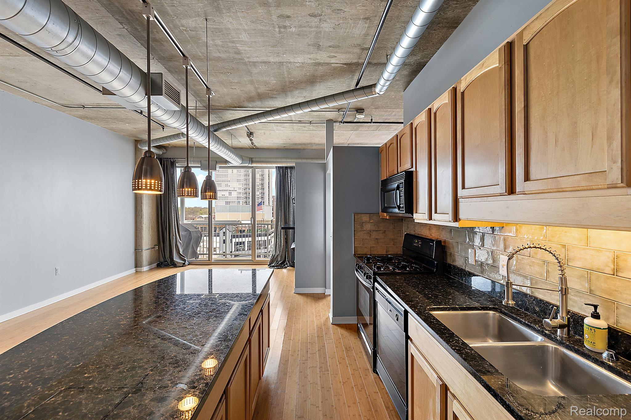 100 W 5TH Street 606