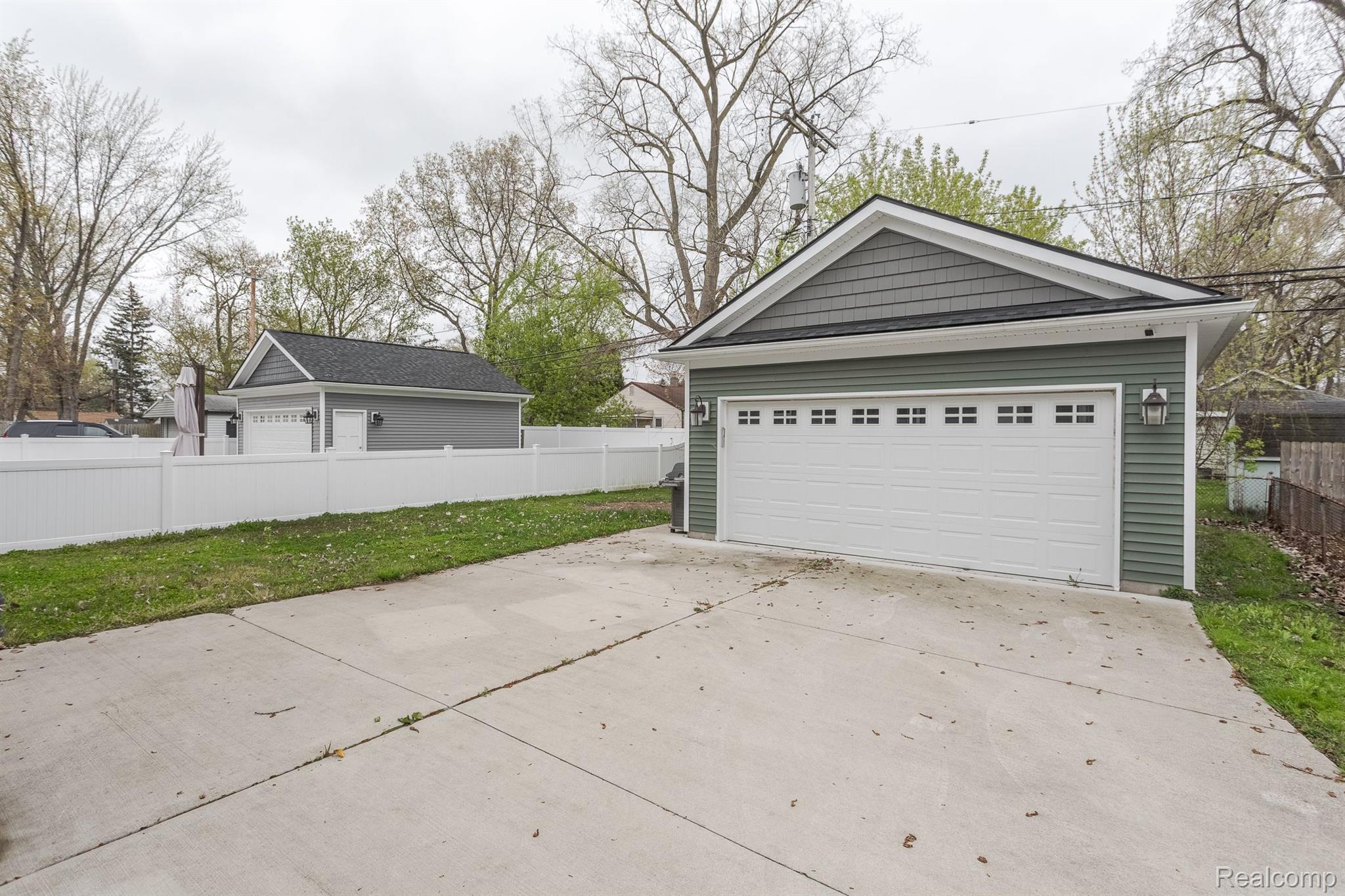 1686 BROWNING Street