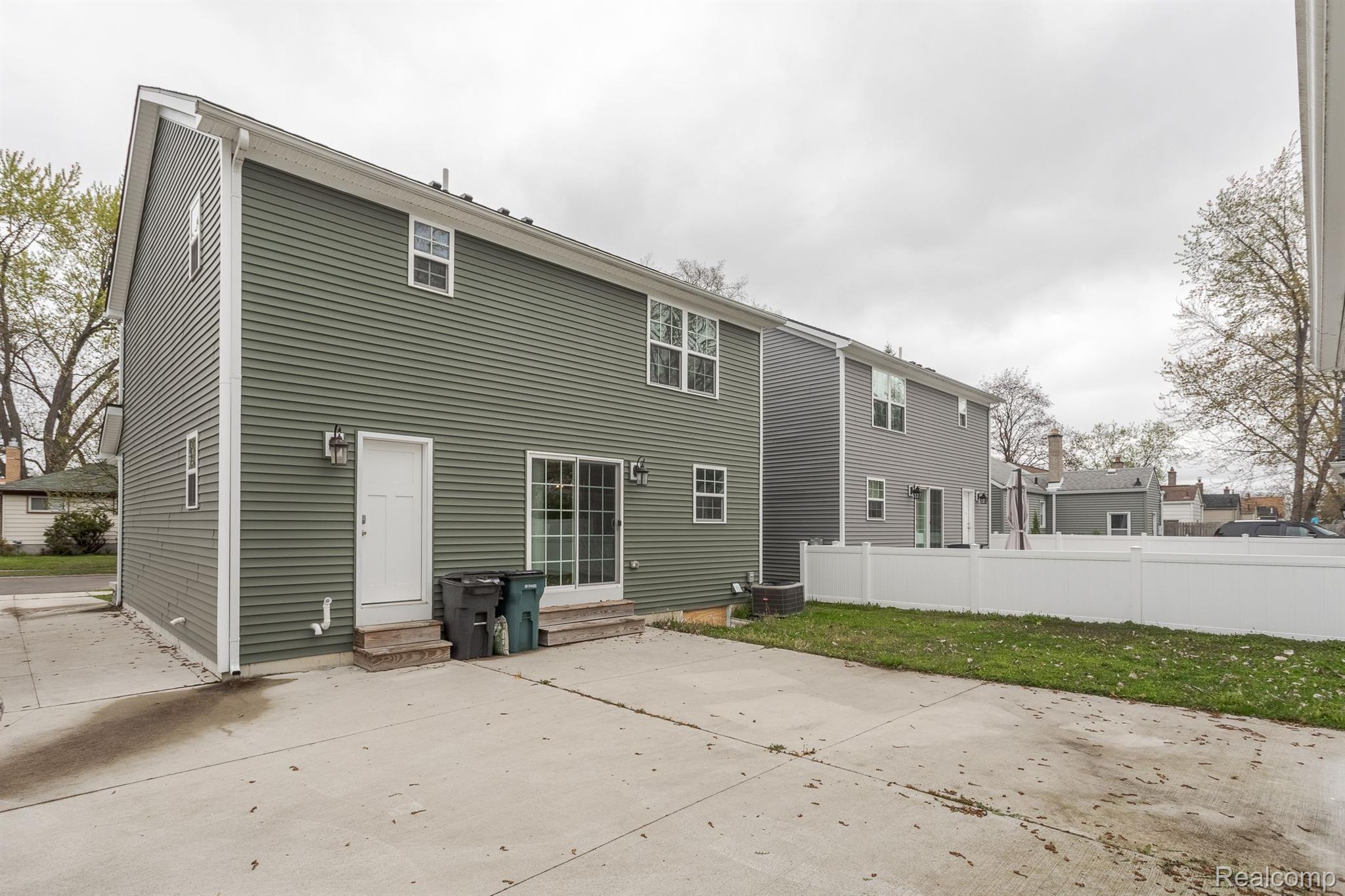 1686 BROWNING Street