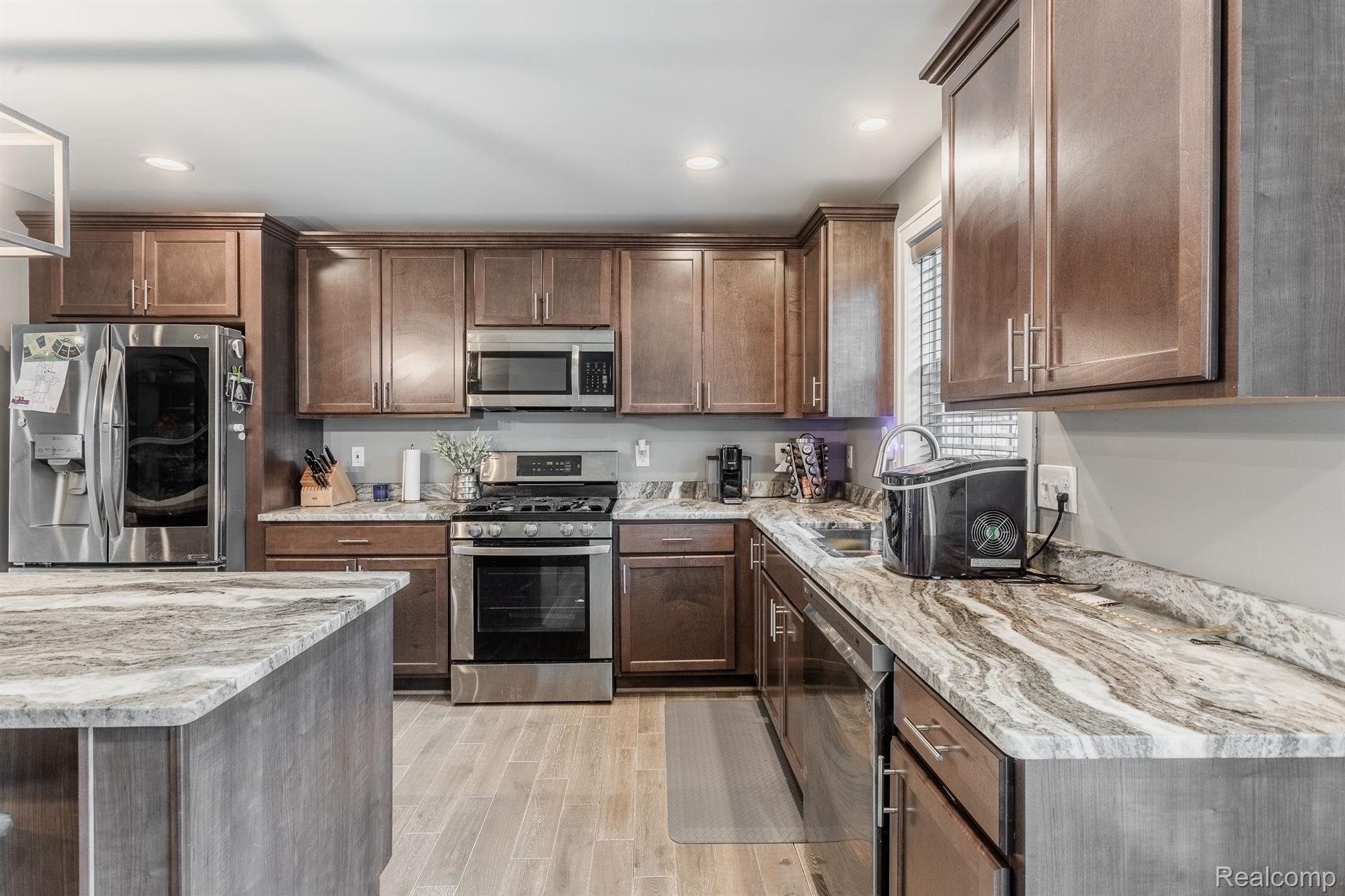 1686 BROWNING Street