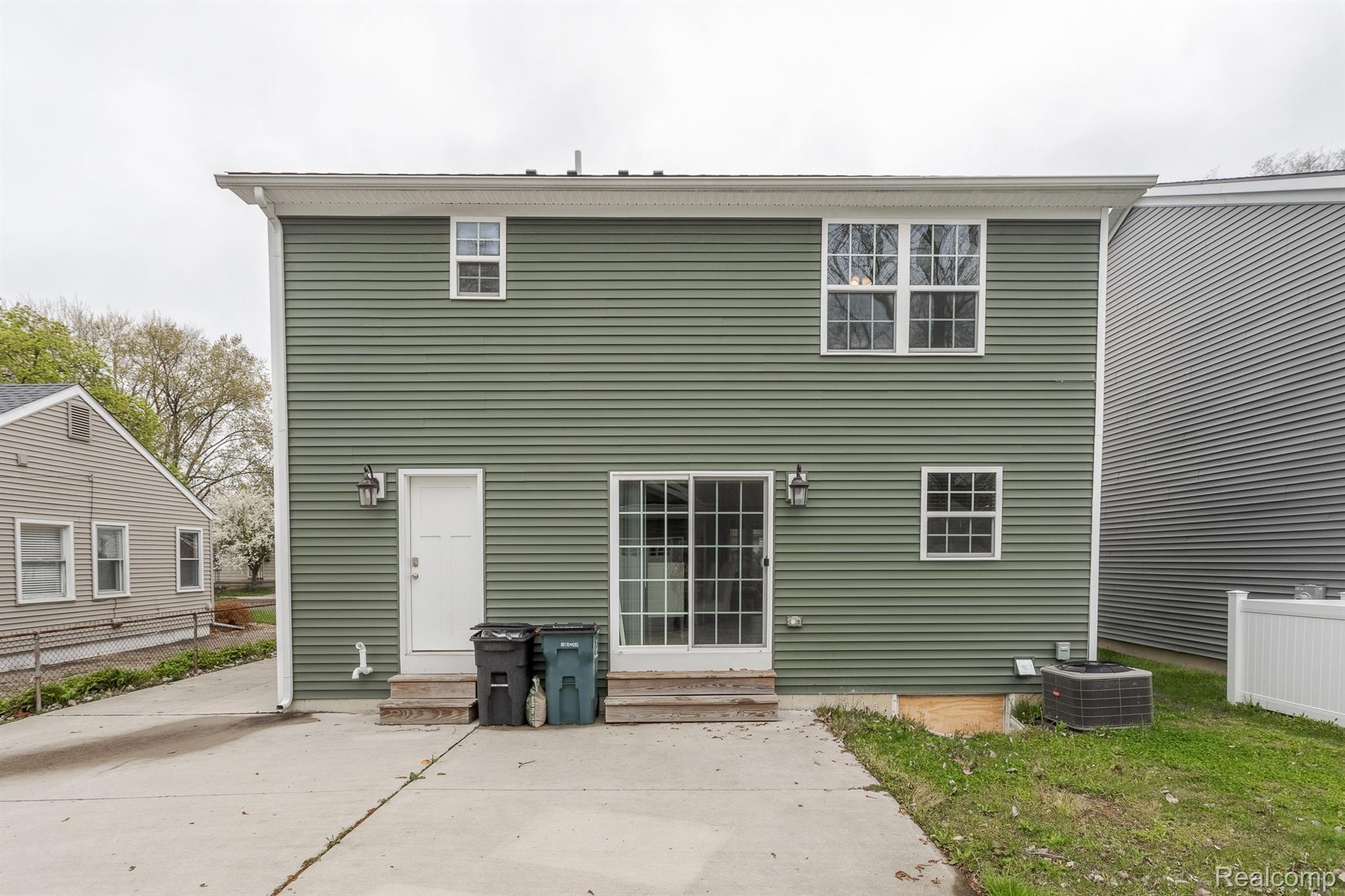 1686 BROWNING Street