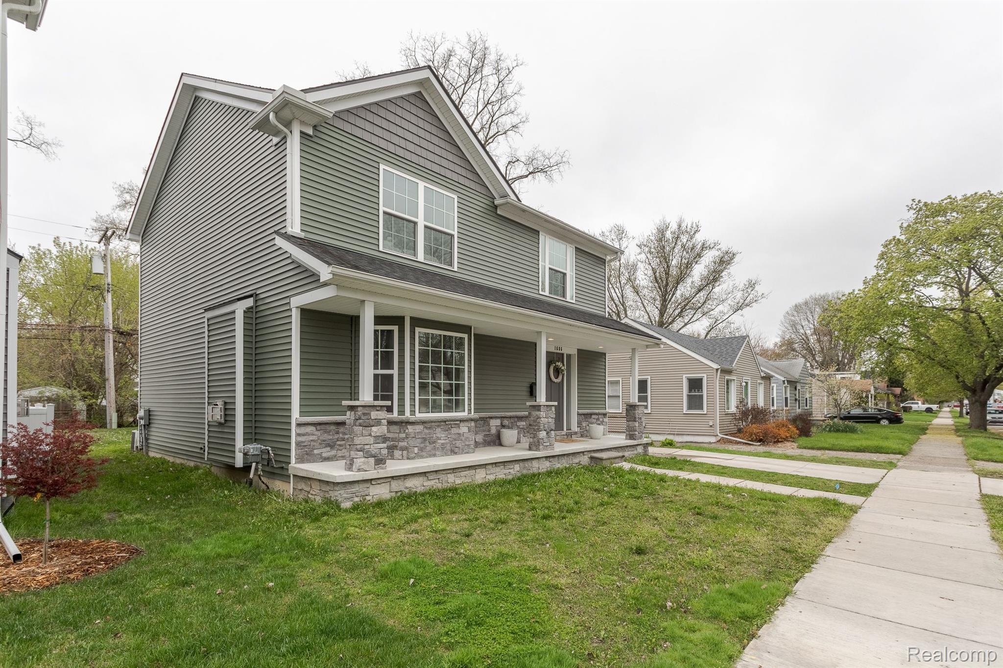 1686 BROWNING Street