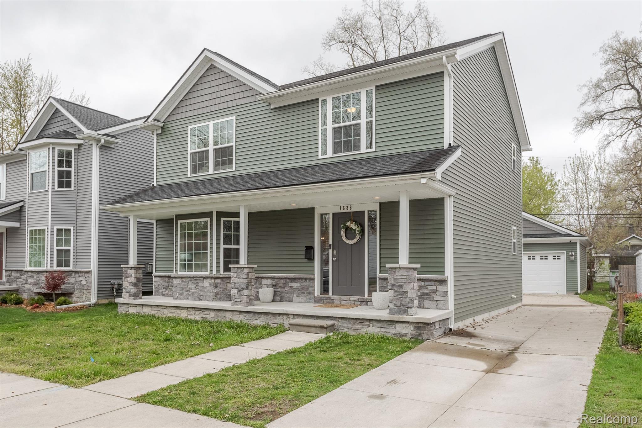 1686 BROWNING Street