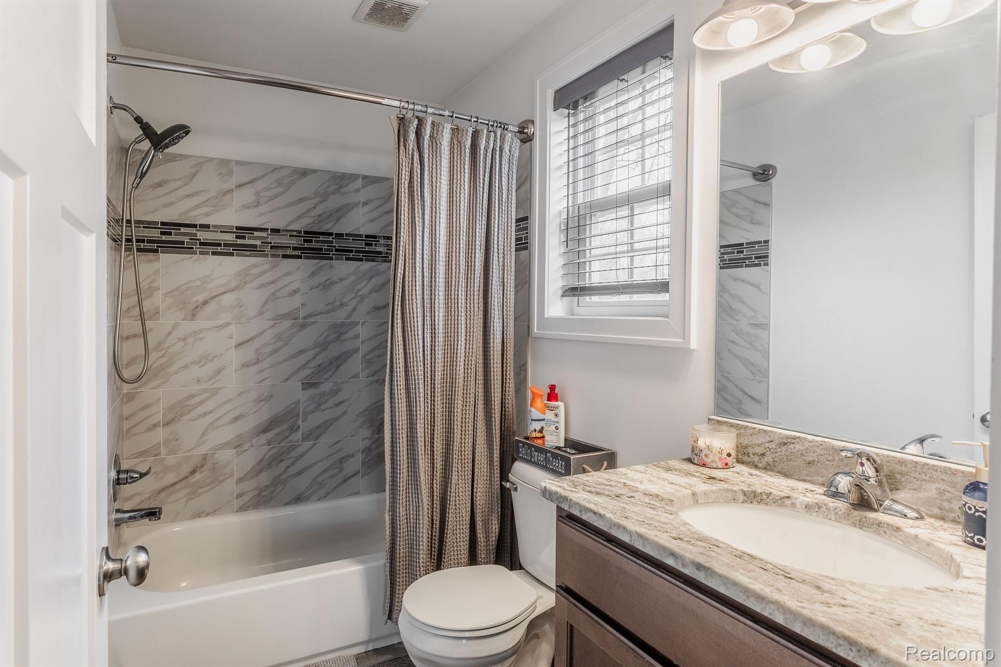 1686 BROWNING Street