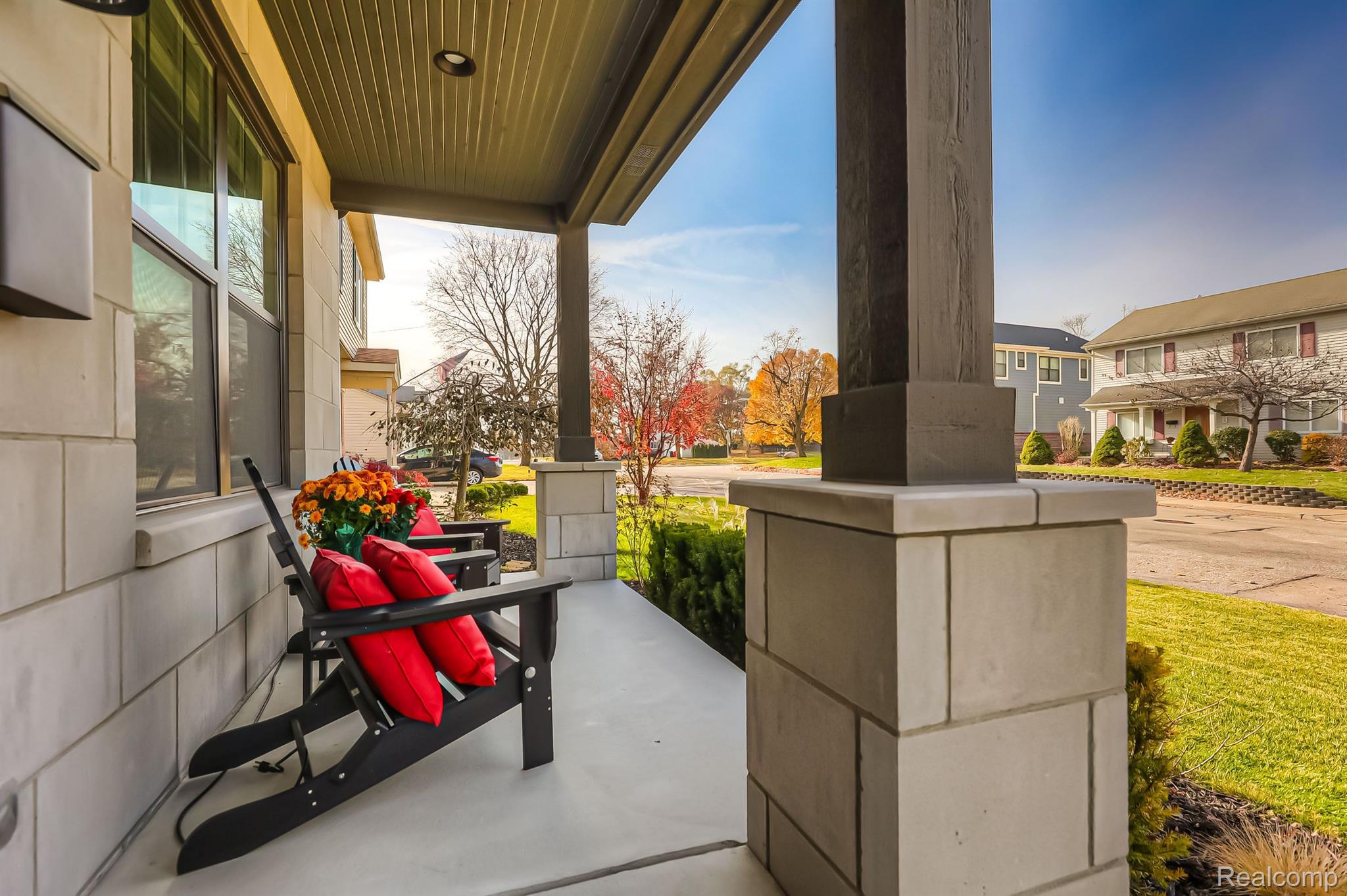 748 ELIZABETH Street