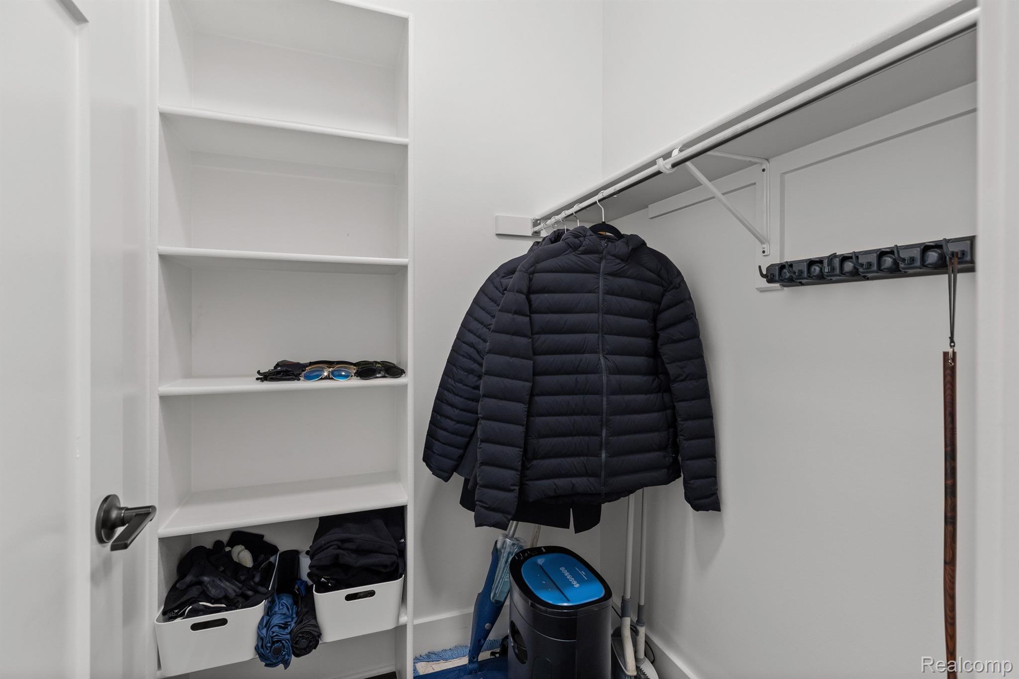 748 ELIZABETH Street