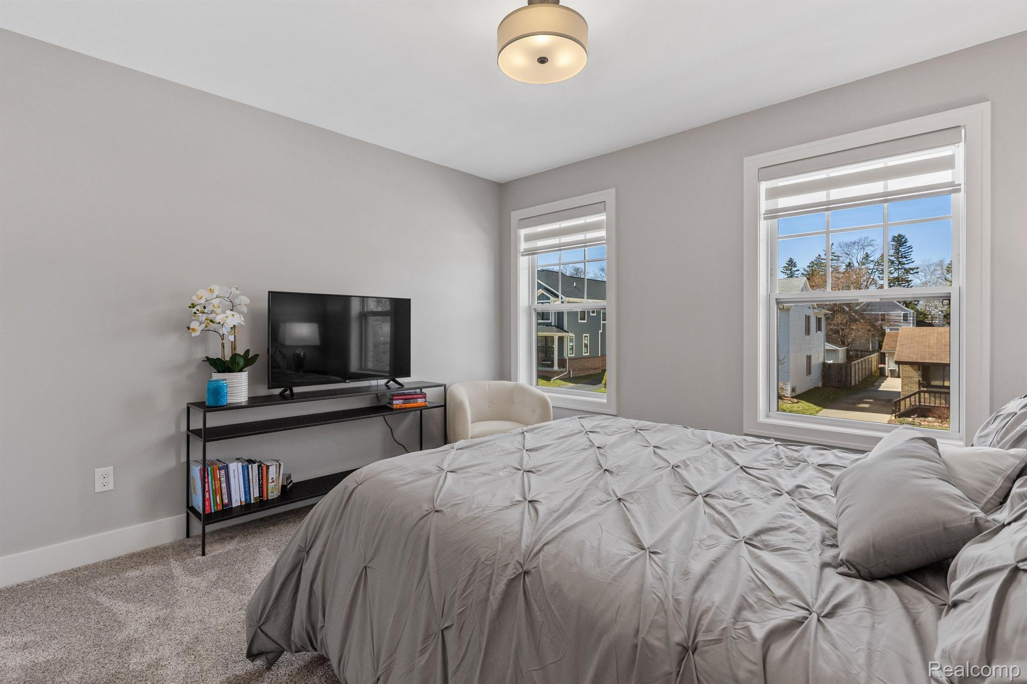 748 ELIZABETH Street