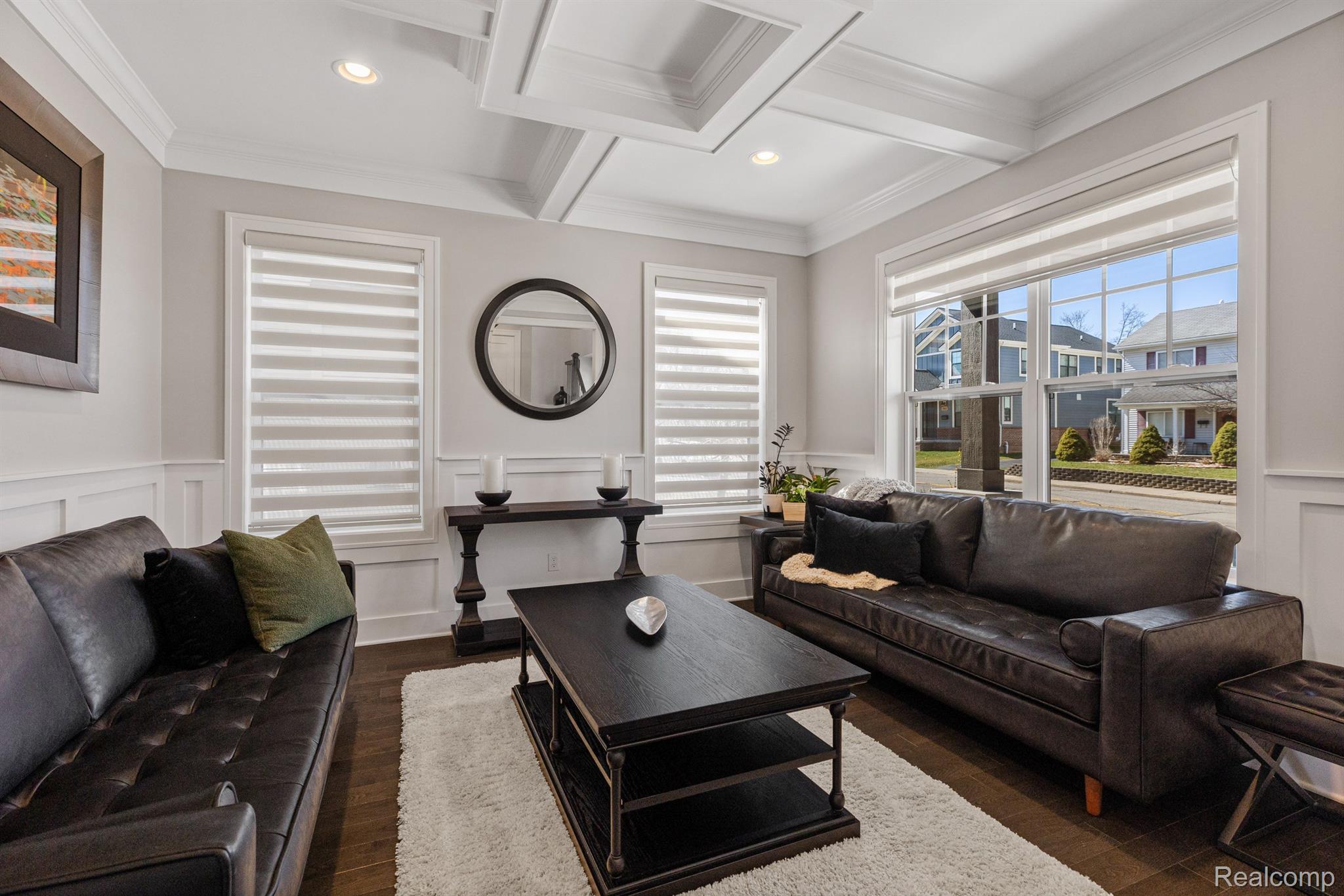 748 ELIZABETH Street