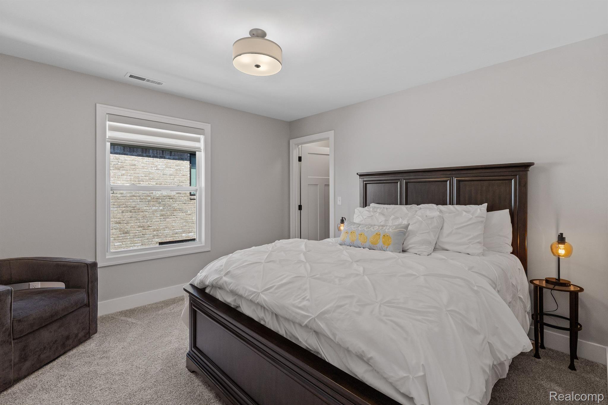 748 ELIZABETH Street