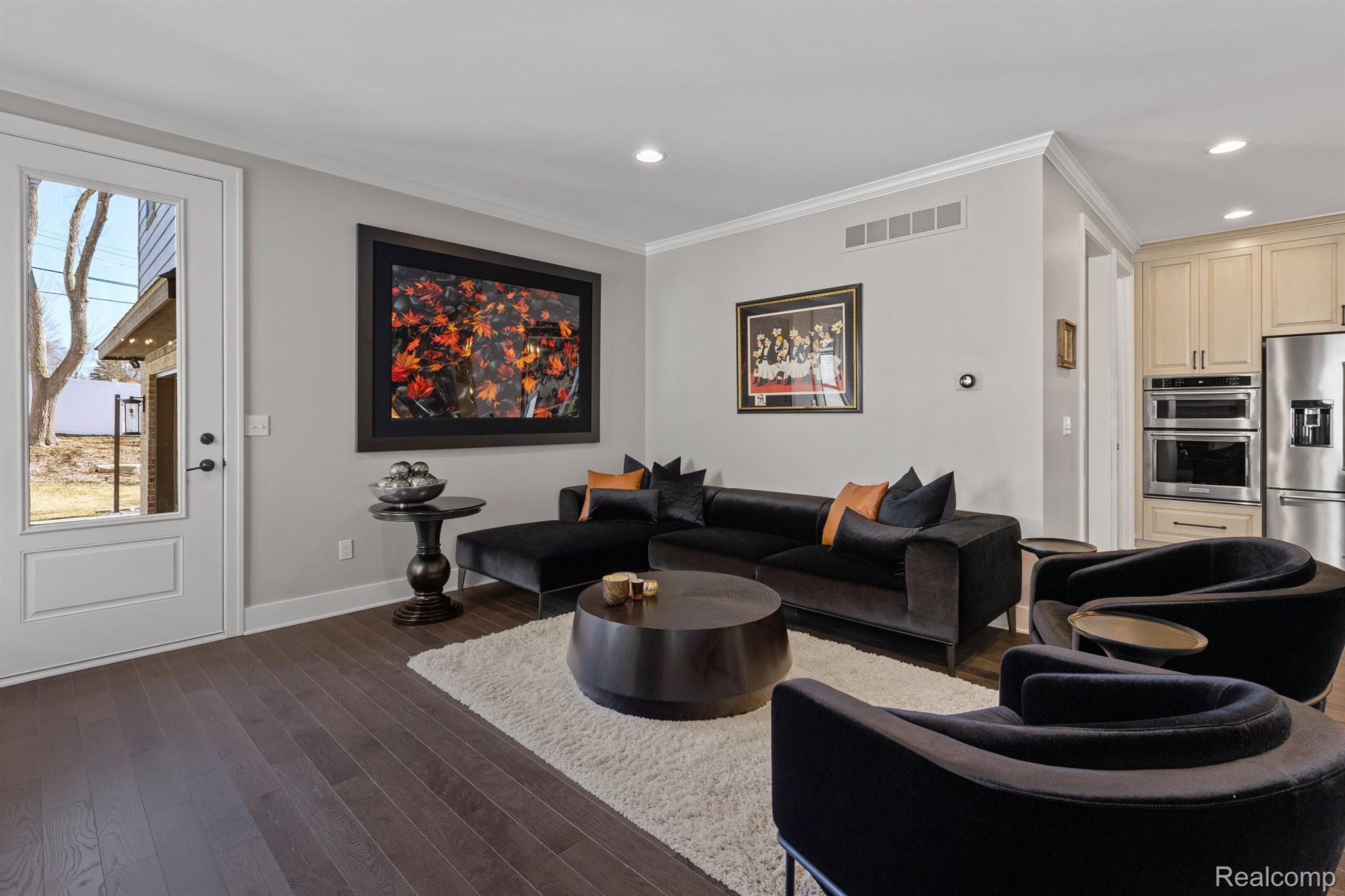 748 ELIZABETH Street