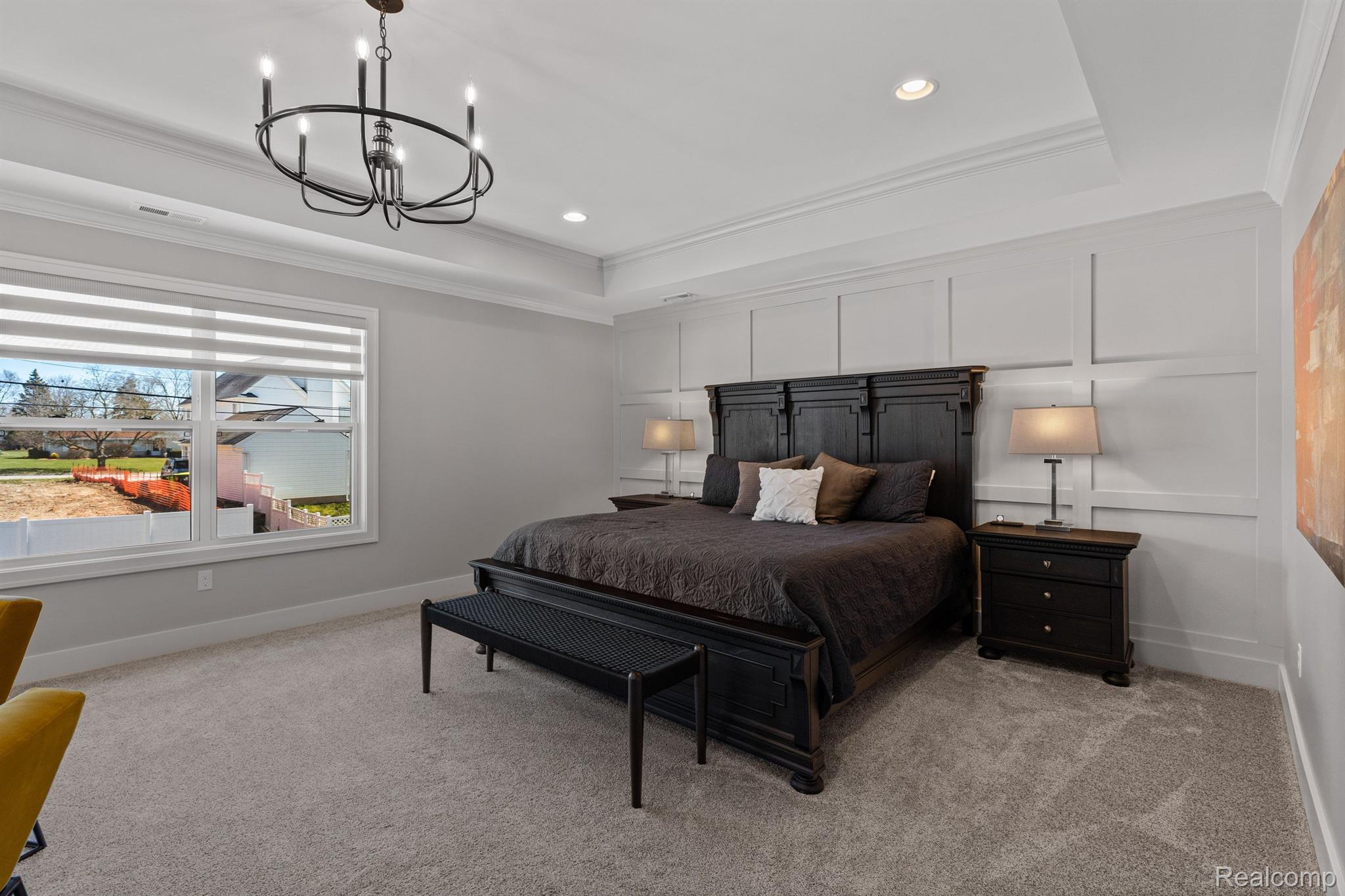 748 ELIZABETH Street