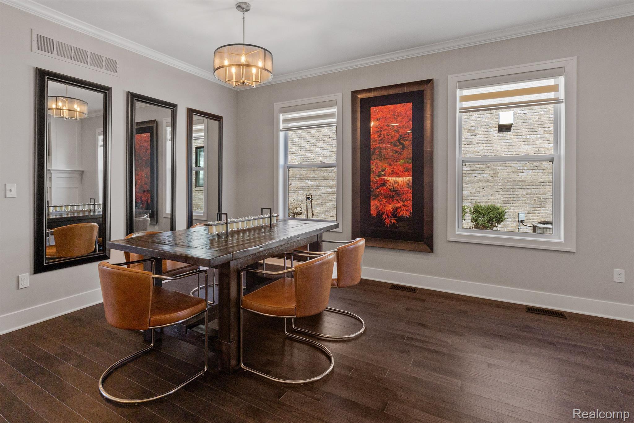 748 ELIZABETH Street