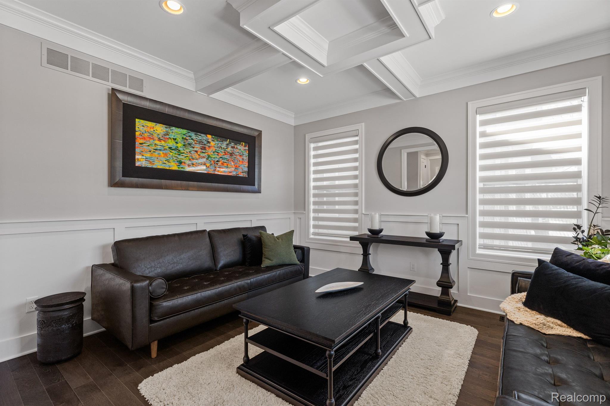 748 ELIZABETH Street