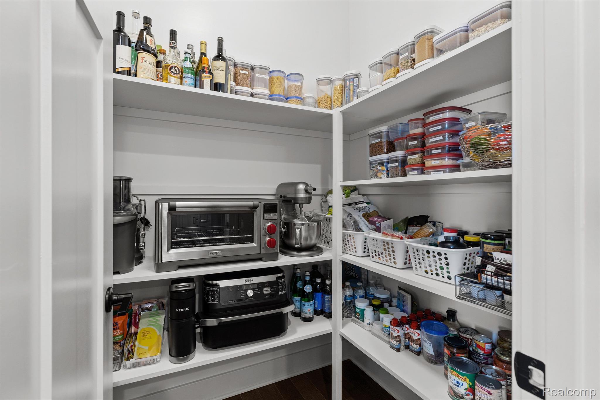 748 ELIZABETH Street