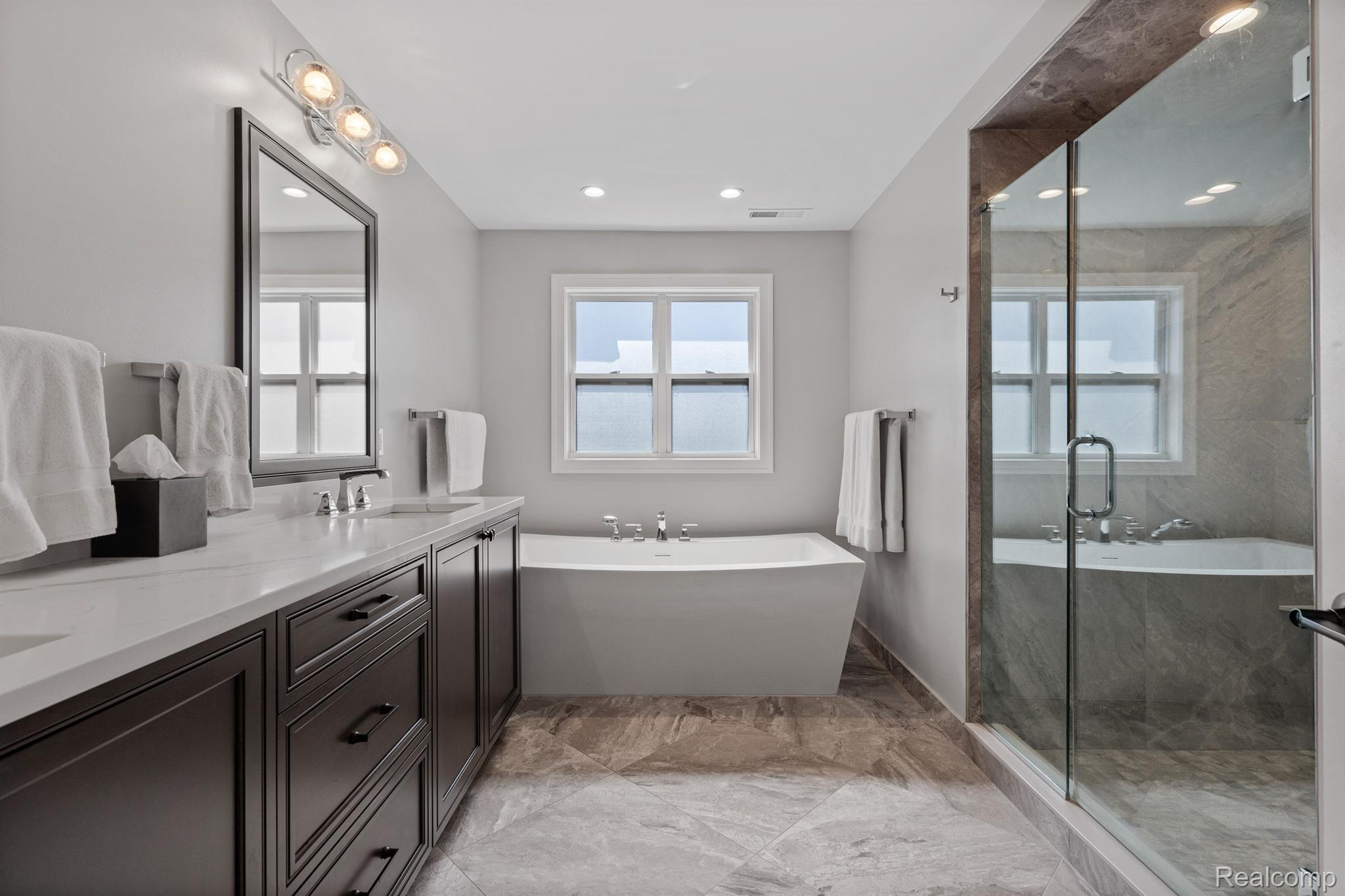 748 ELIZABETH Street