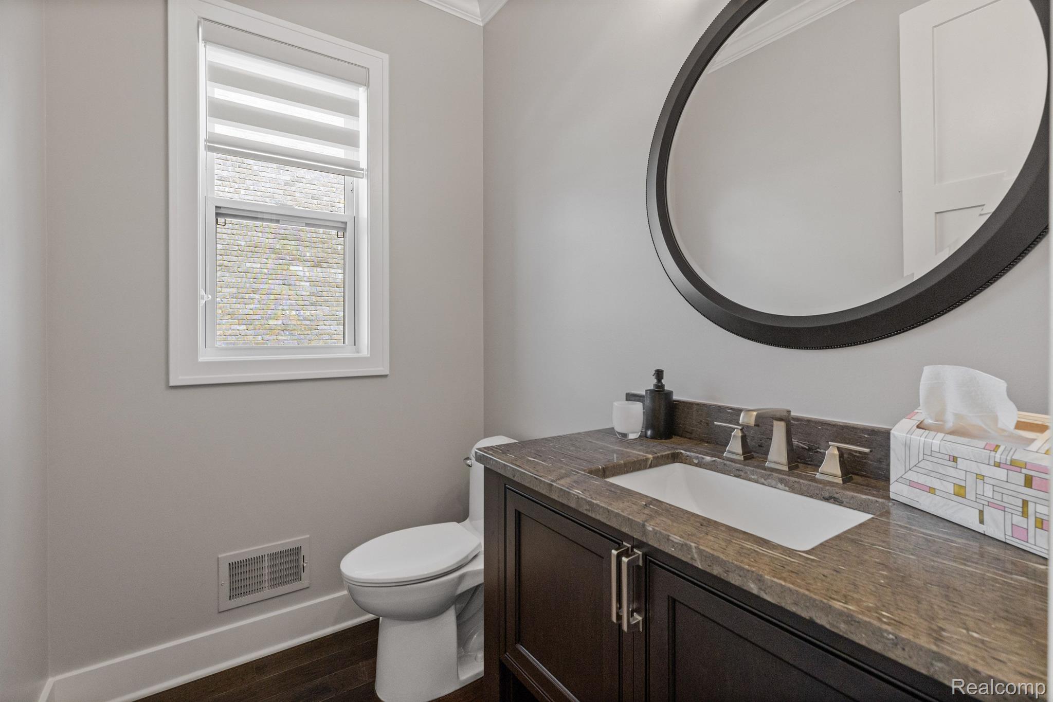 748 ELIZABETH Street